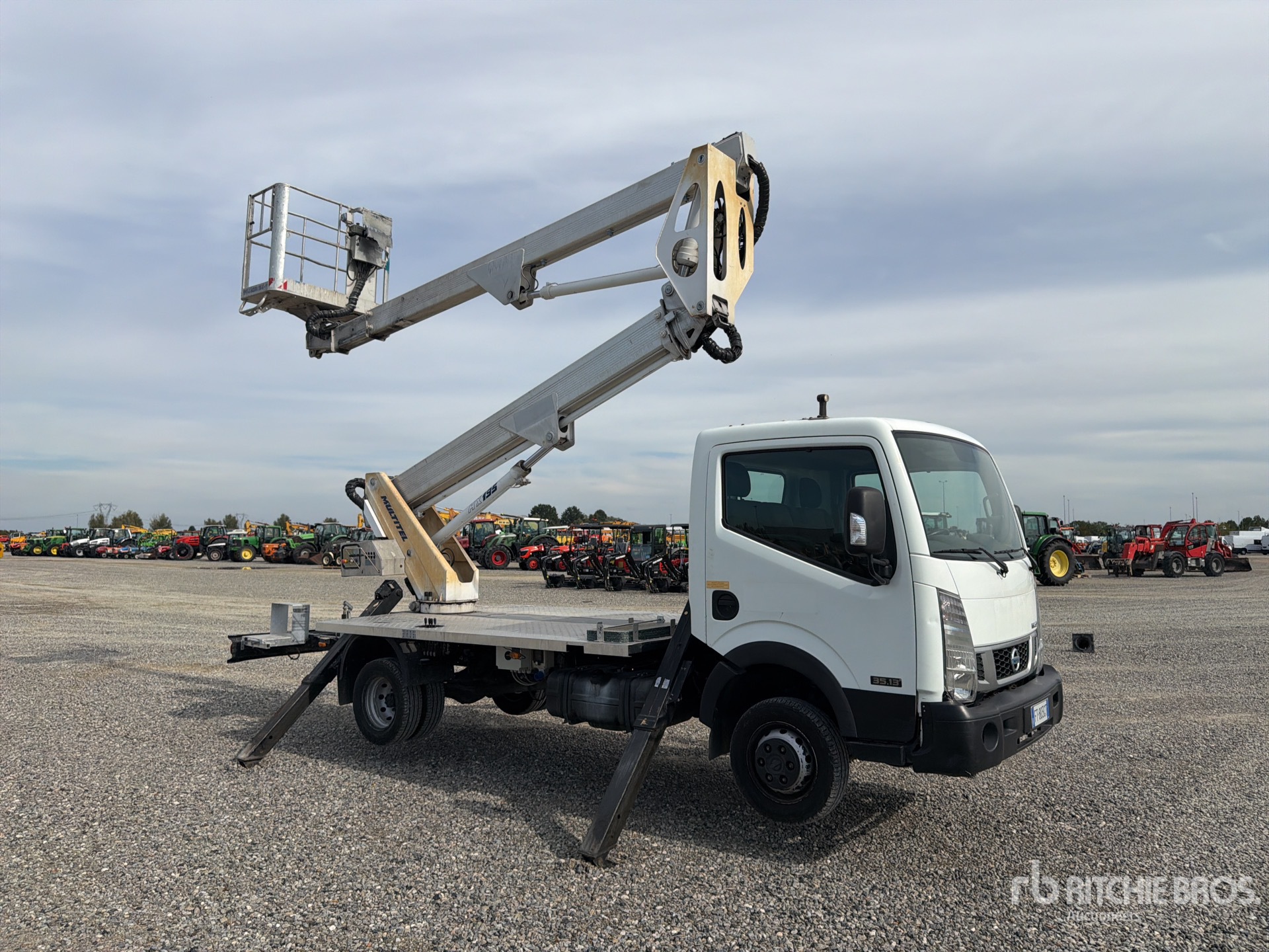 Nissan NT400