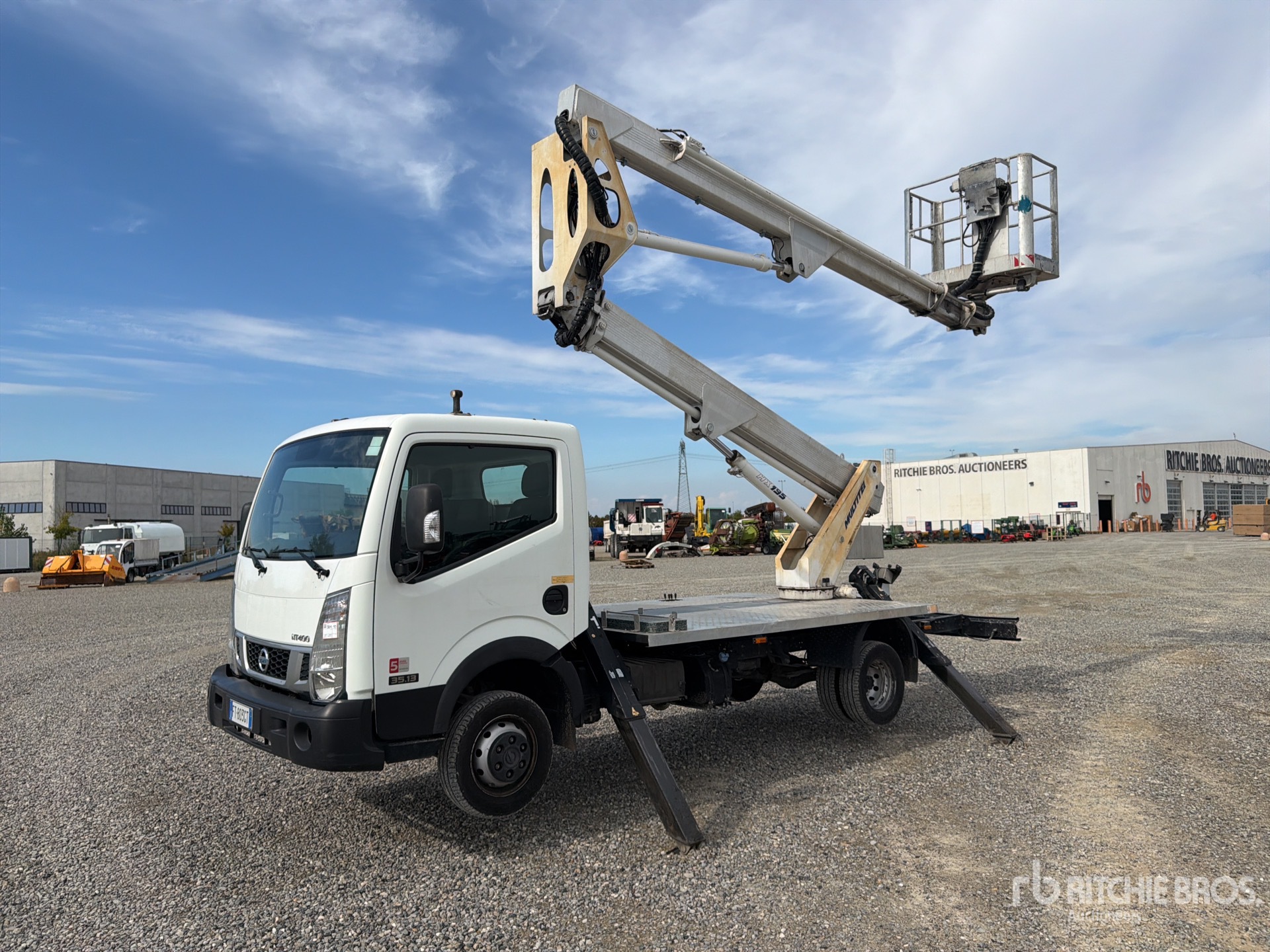 Photo of Nissan NT400