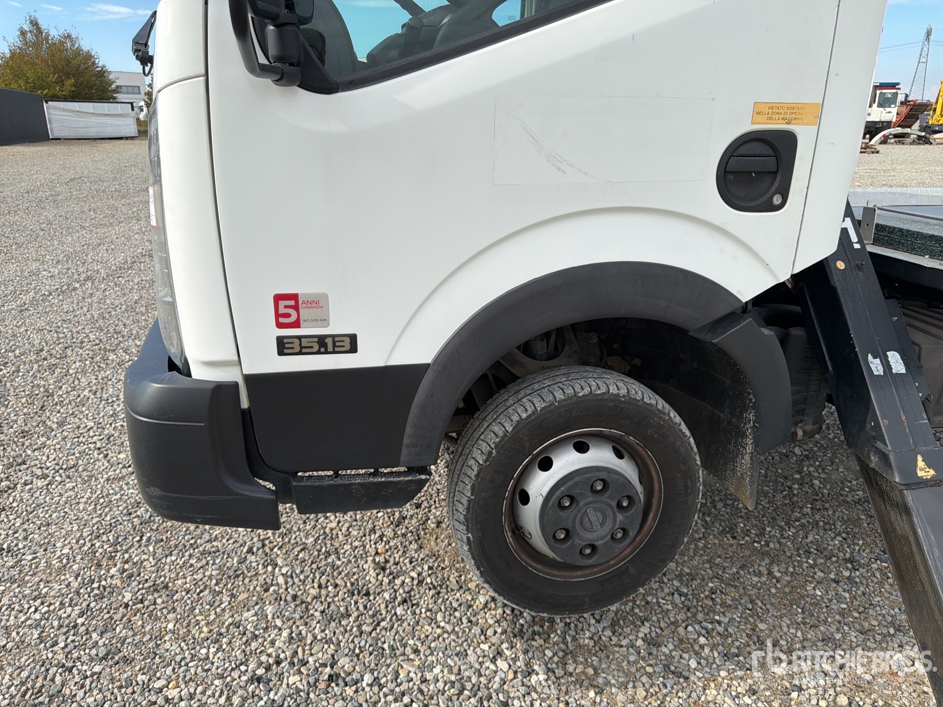 Nissan NT400