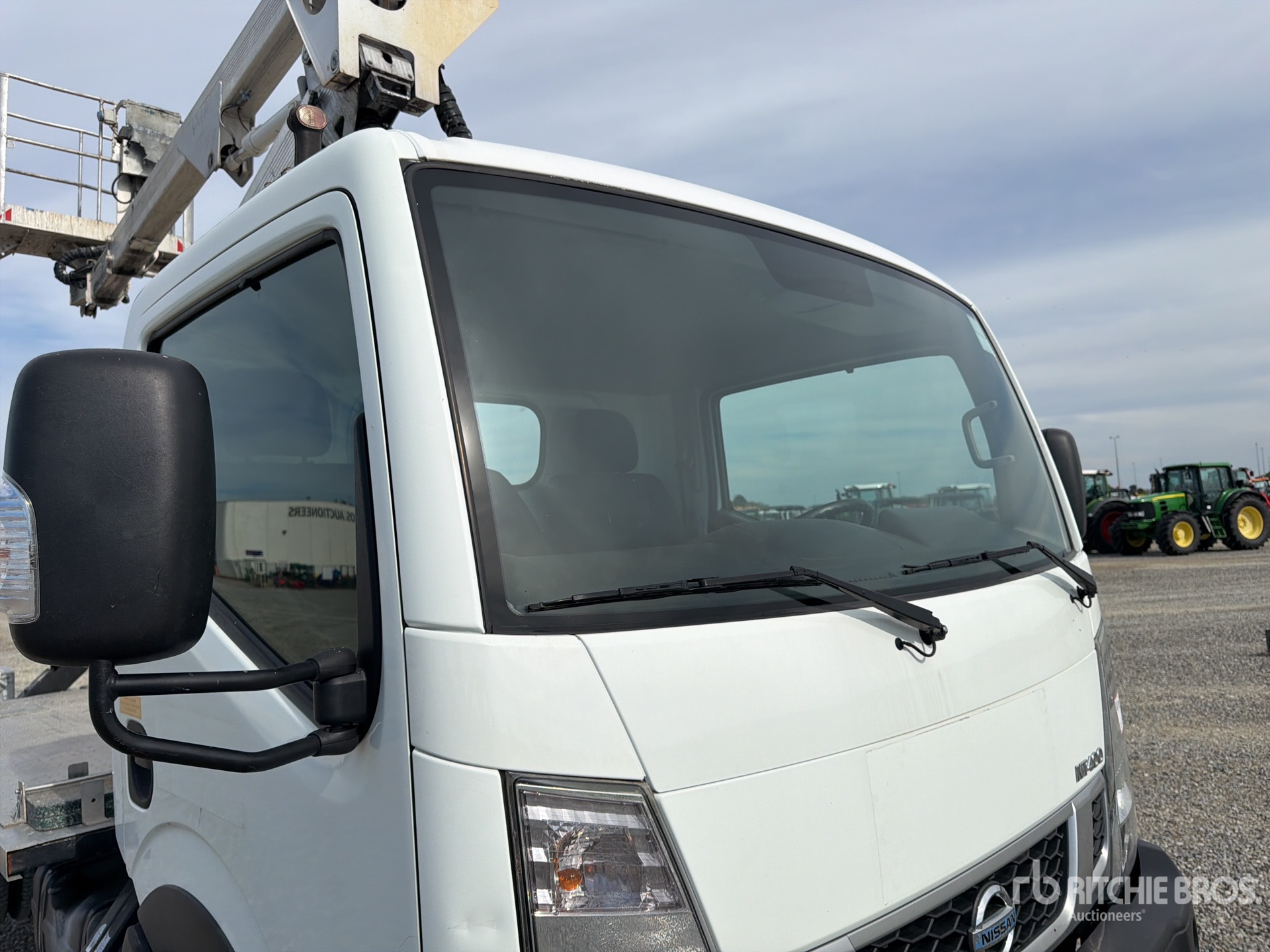 Nissan NT400
