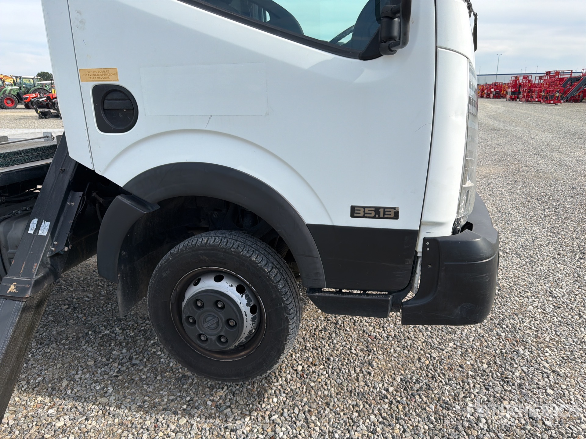 Nissan NT400