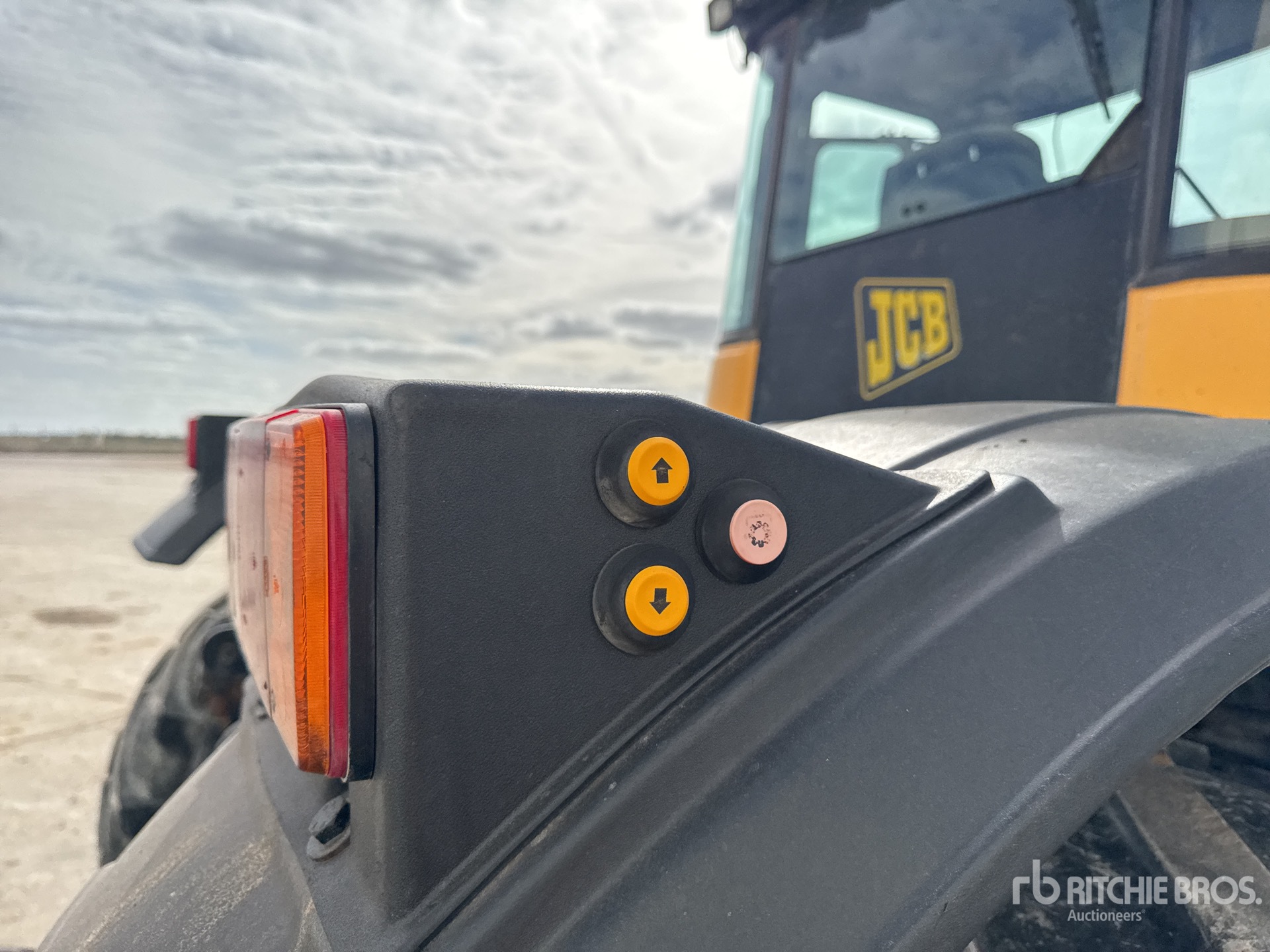 2003 JCB FASTRAC 3185