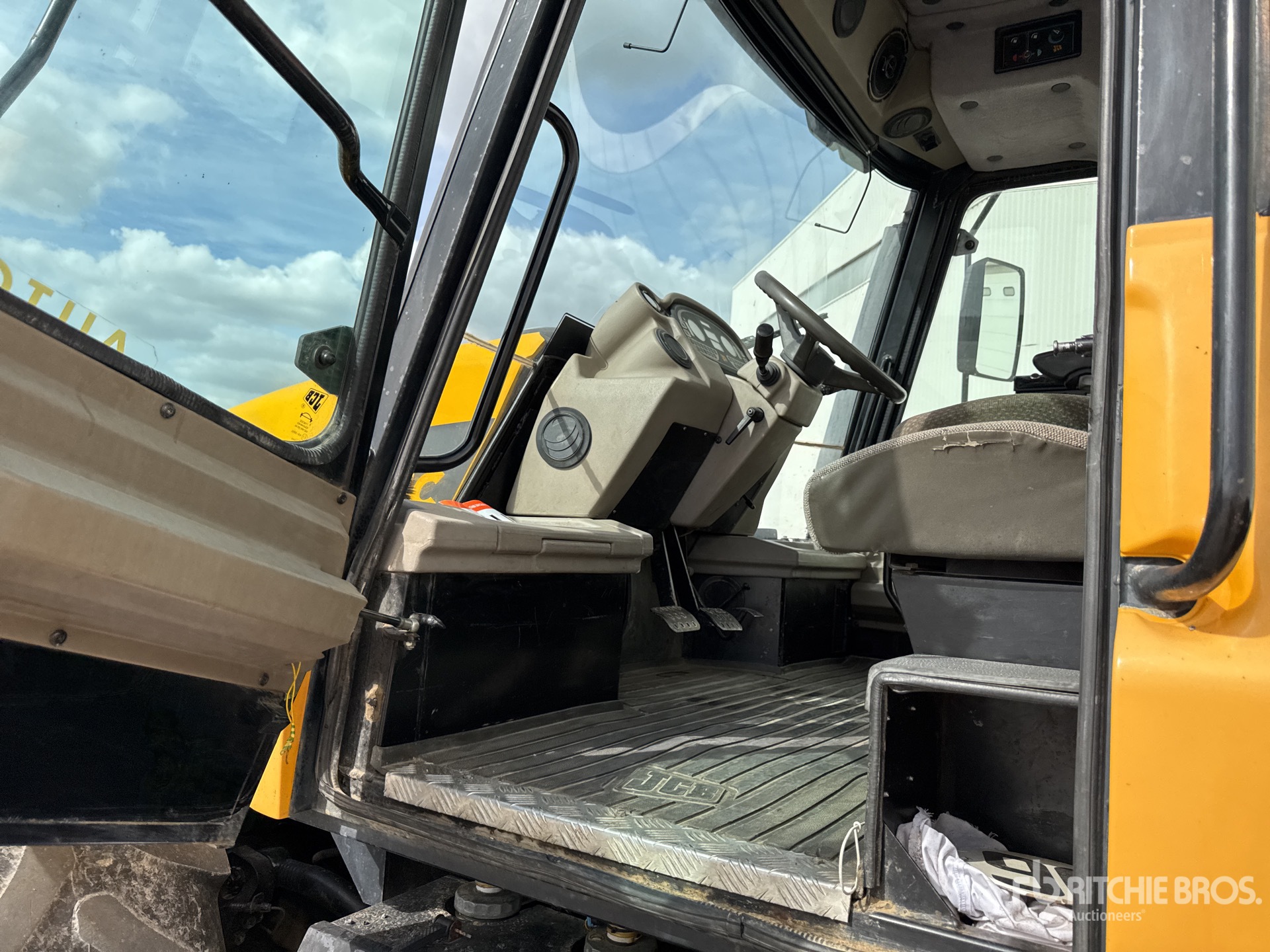 2003 JCB FASTRAC 3185