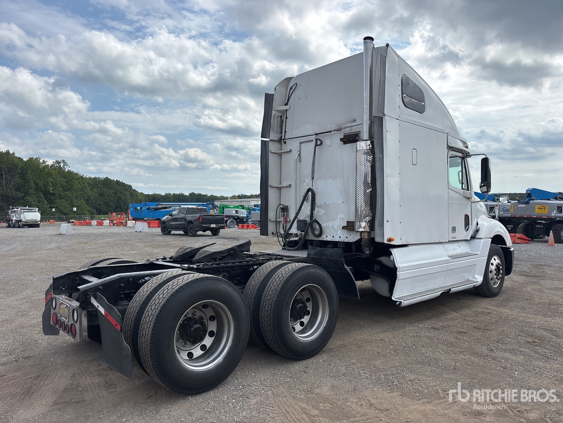 2002 Freightliner Columbia 120