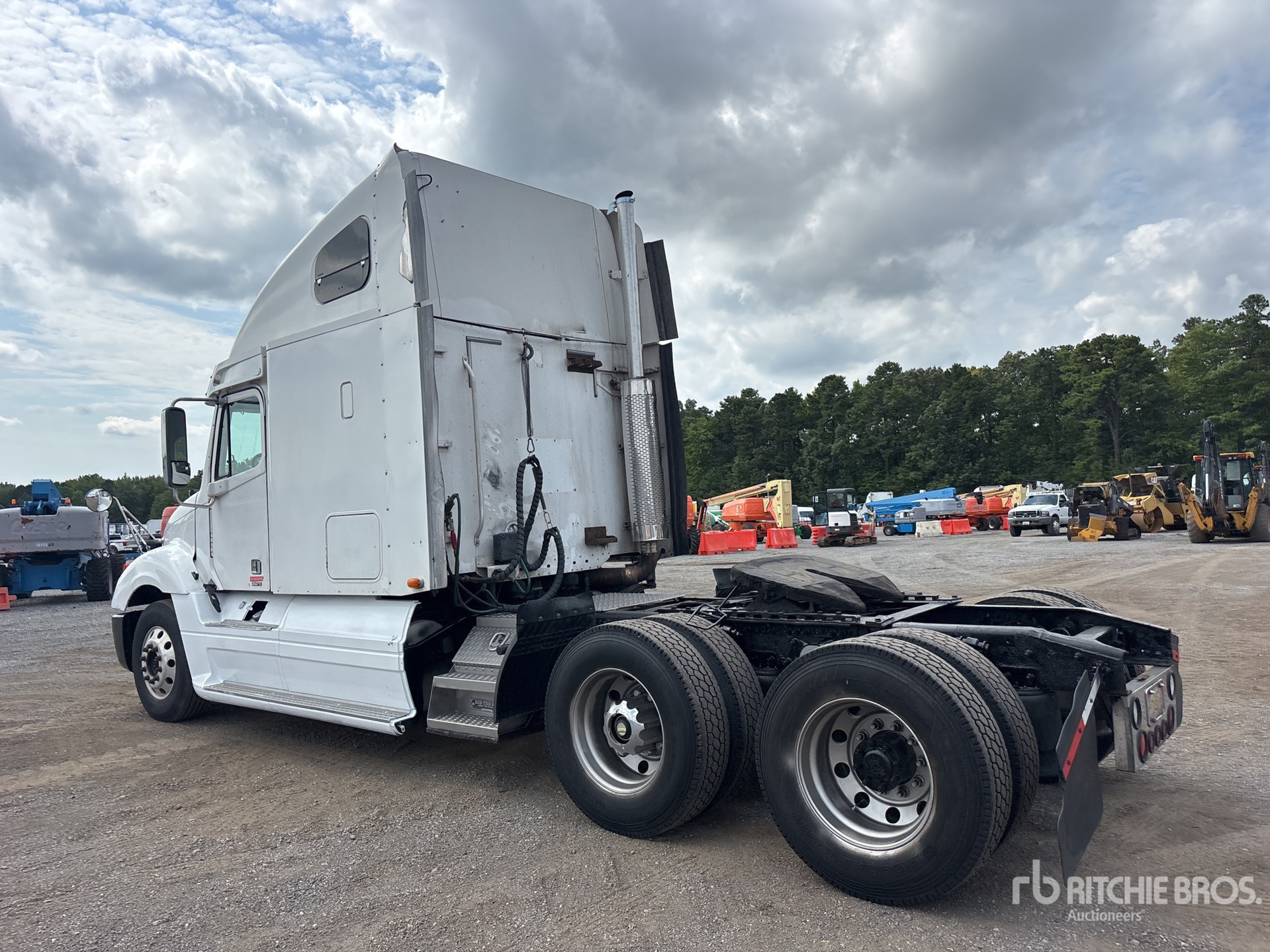 2002 Freightliner Columbia 120