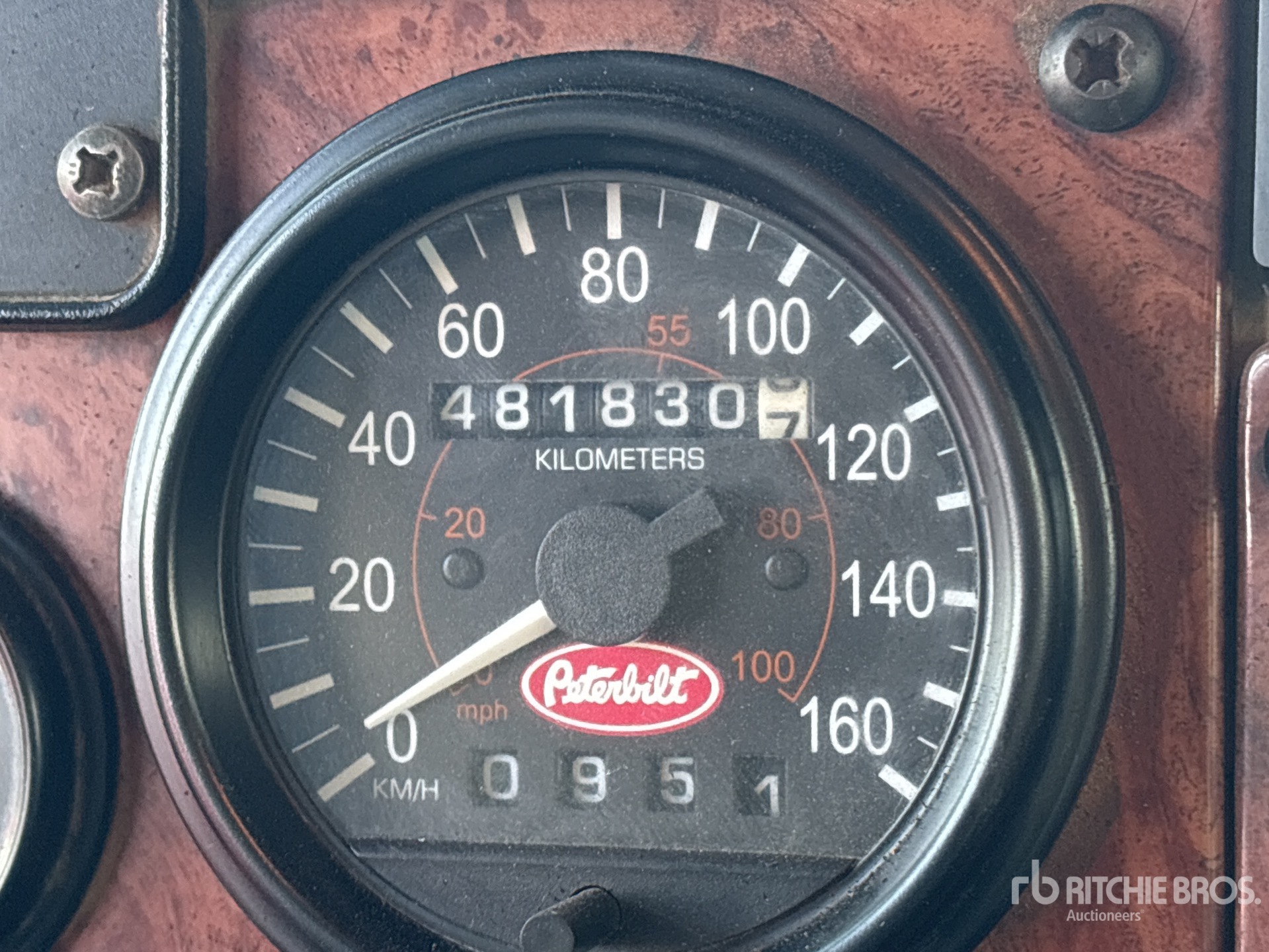 2005 Peterbilt 330