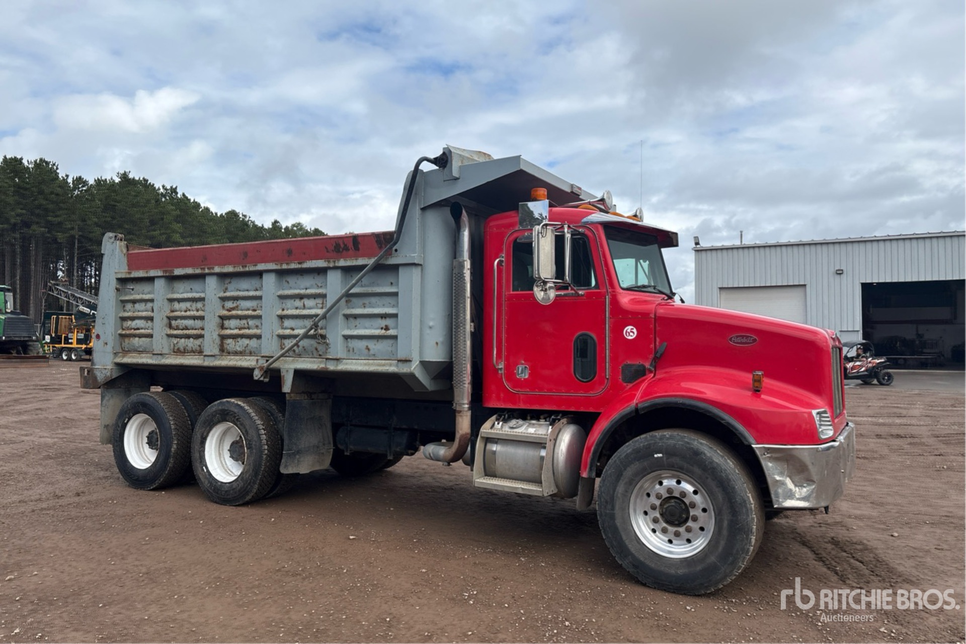 2005 Peterbilt 330
