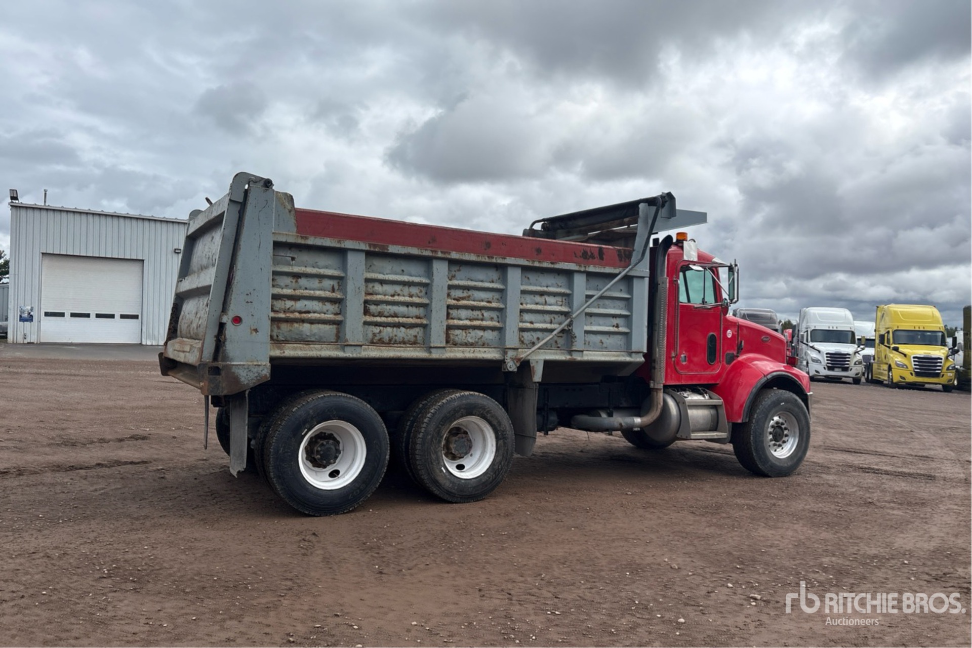 2005 Peterbilt 330