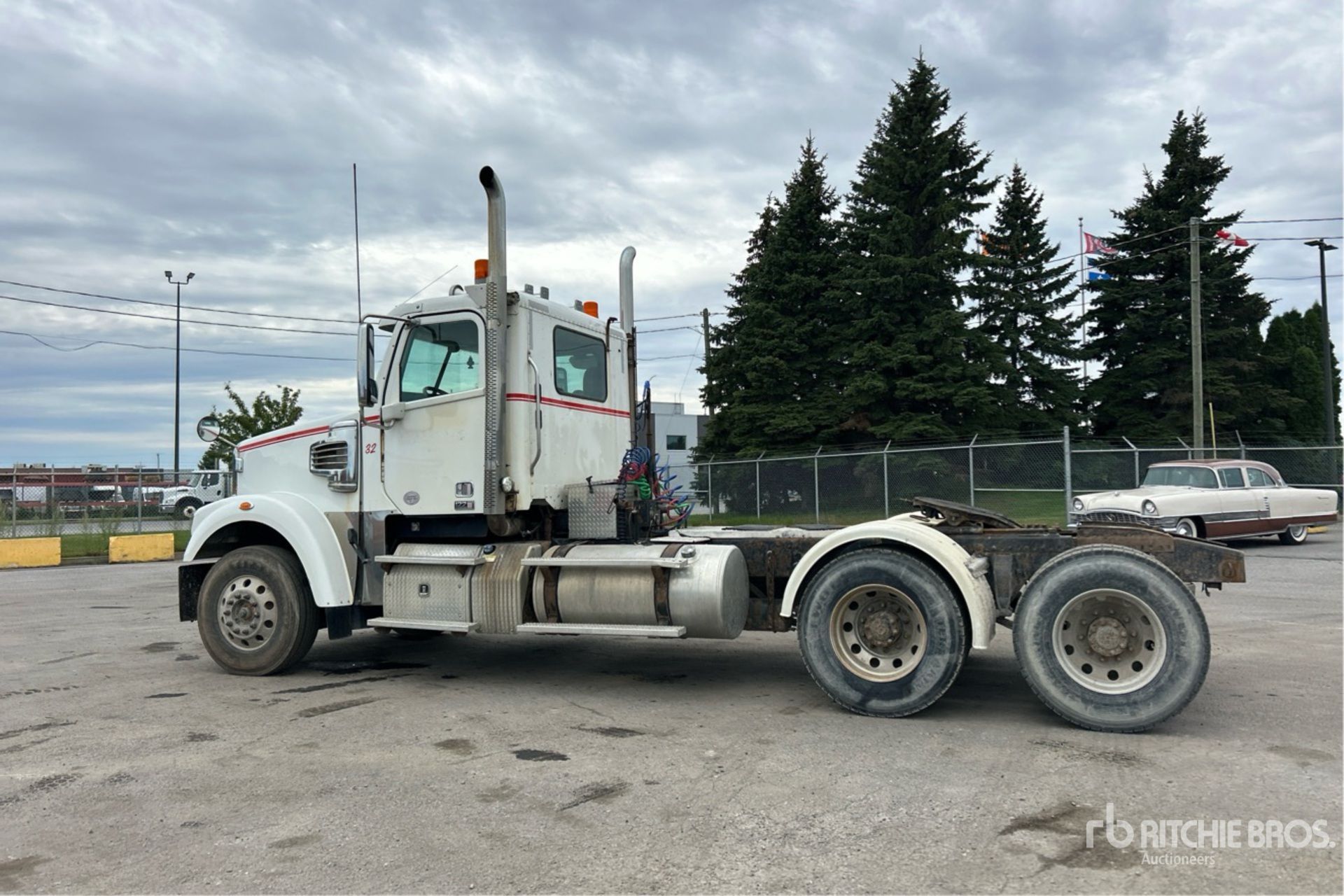 2015 Freightliner CORONADO 122SD