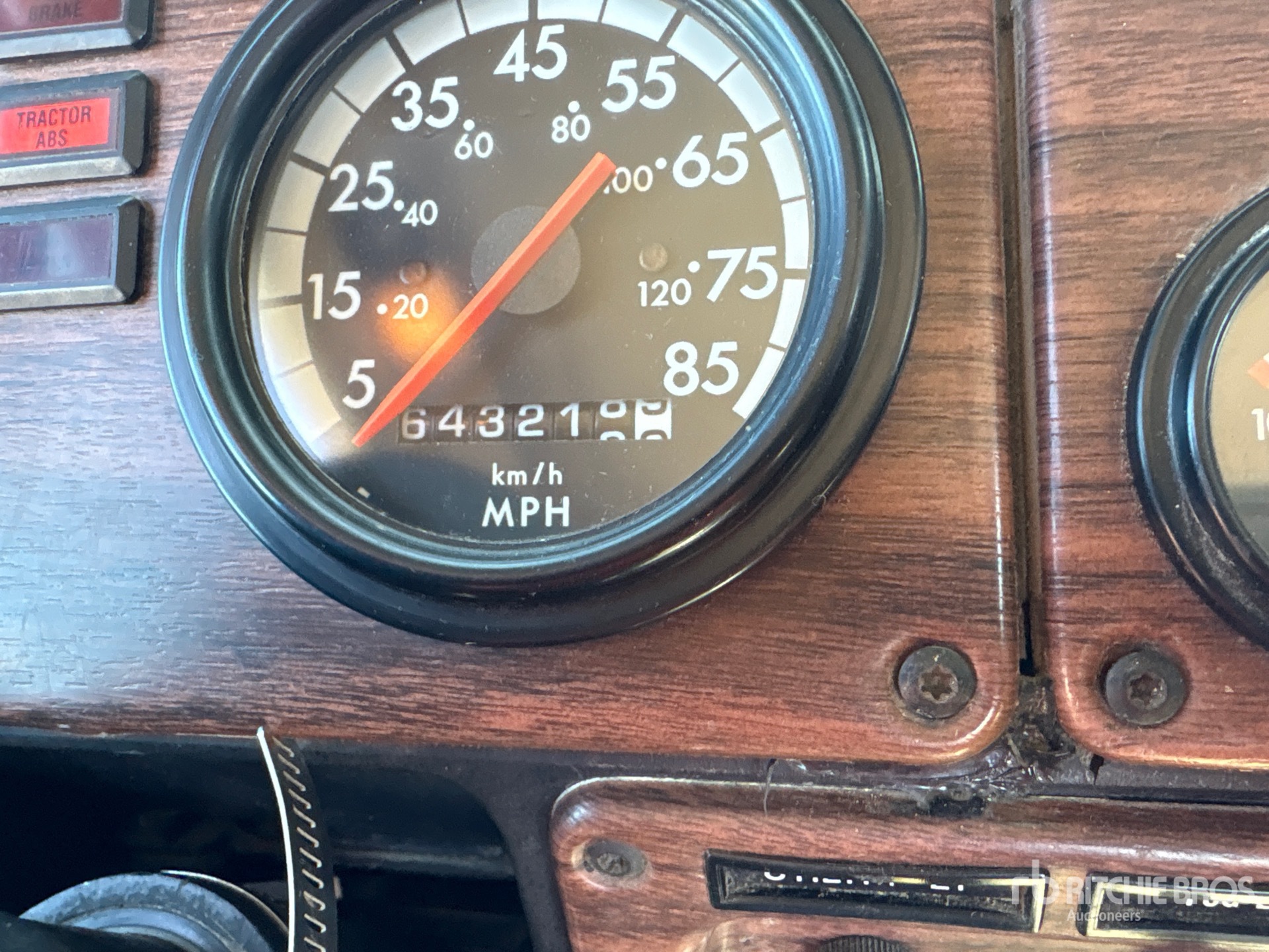 1999 Freightliner FLD 120