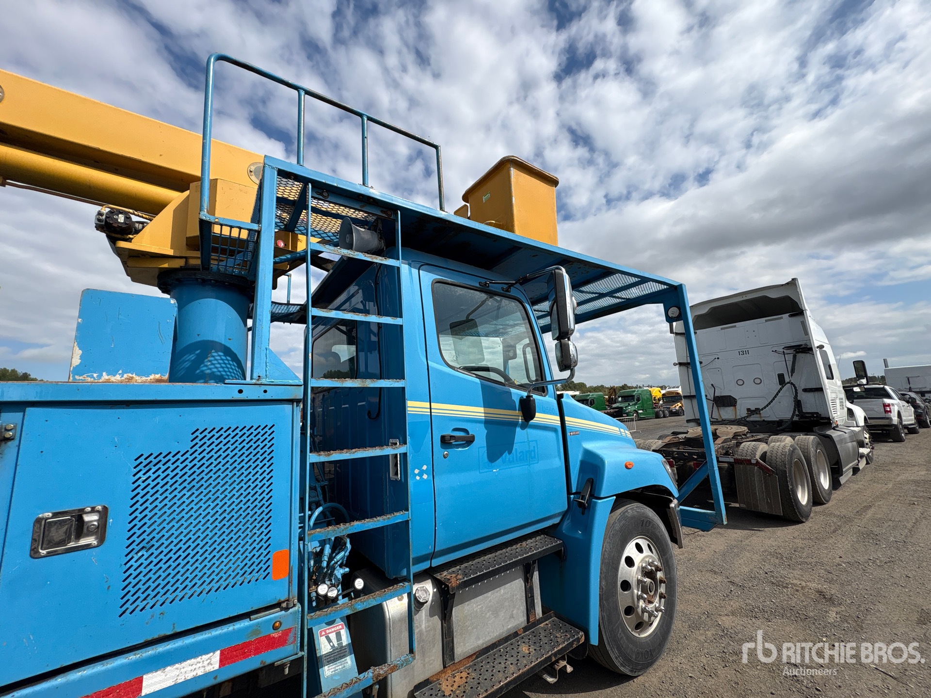 2010 Hino 358