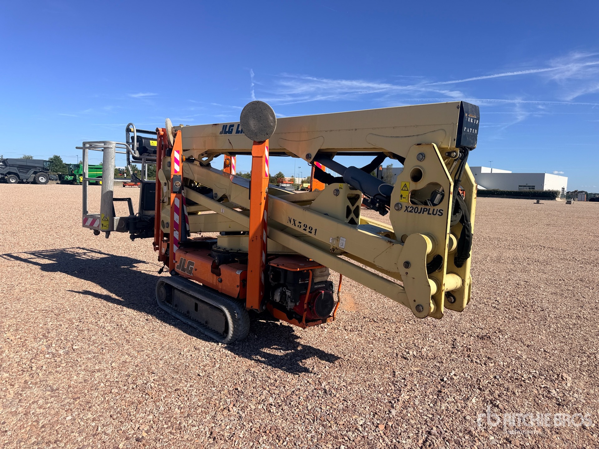 2017 JLG X20J