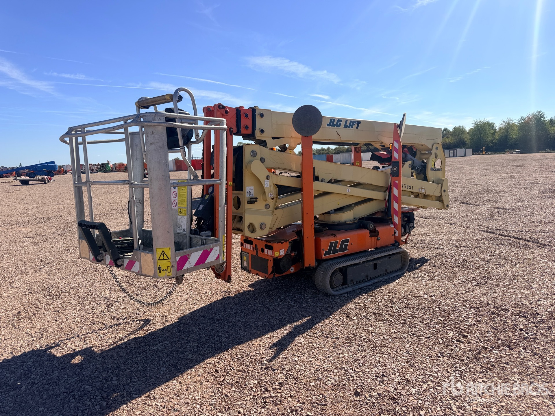 2017 JLG X20J