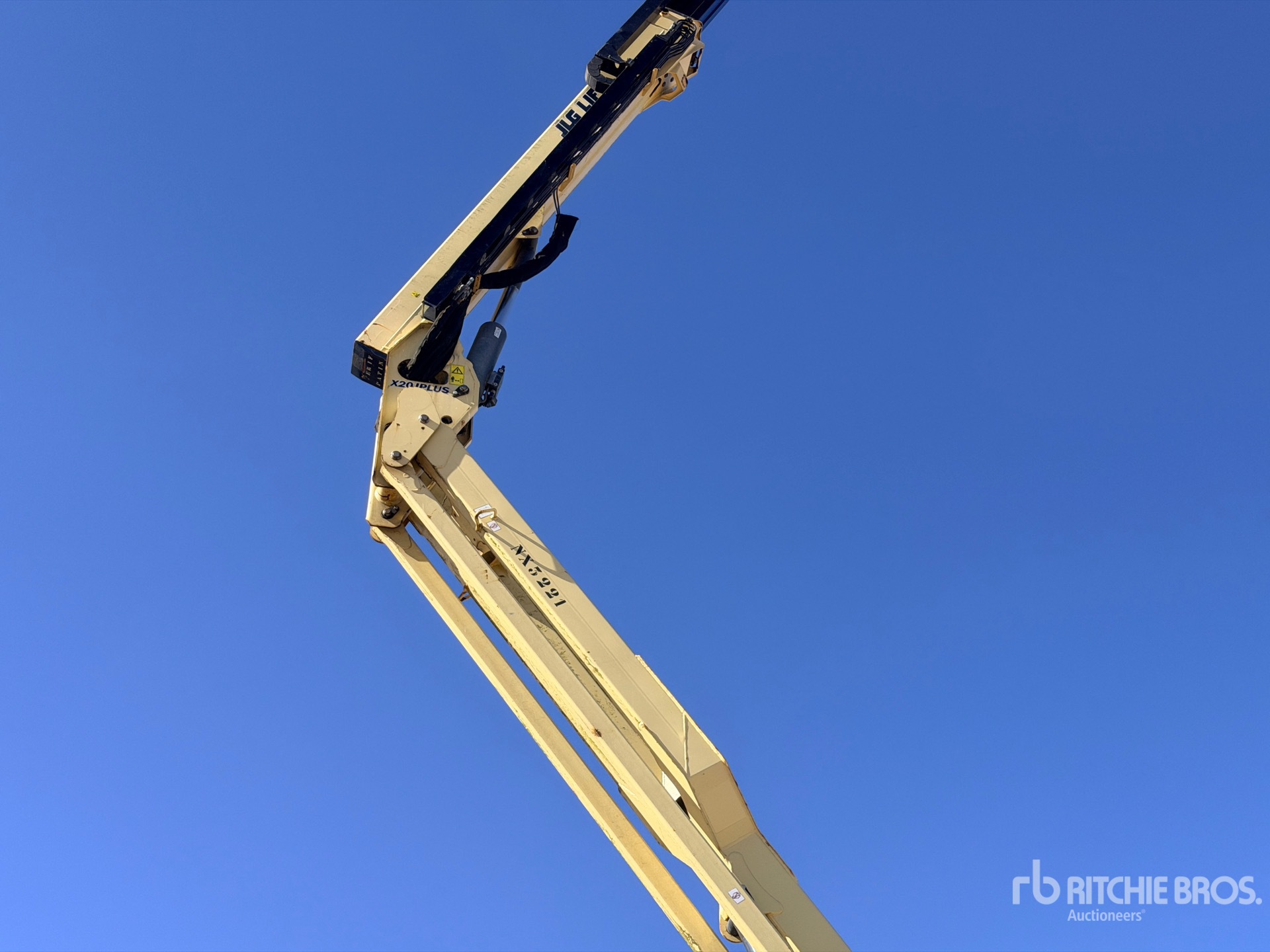 2017 JLG X20J