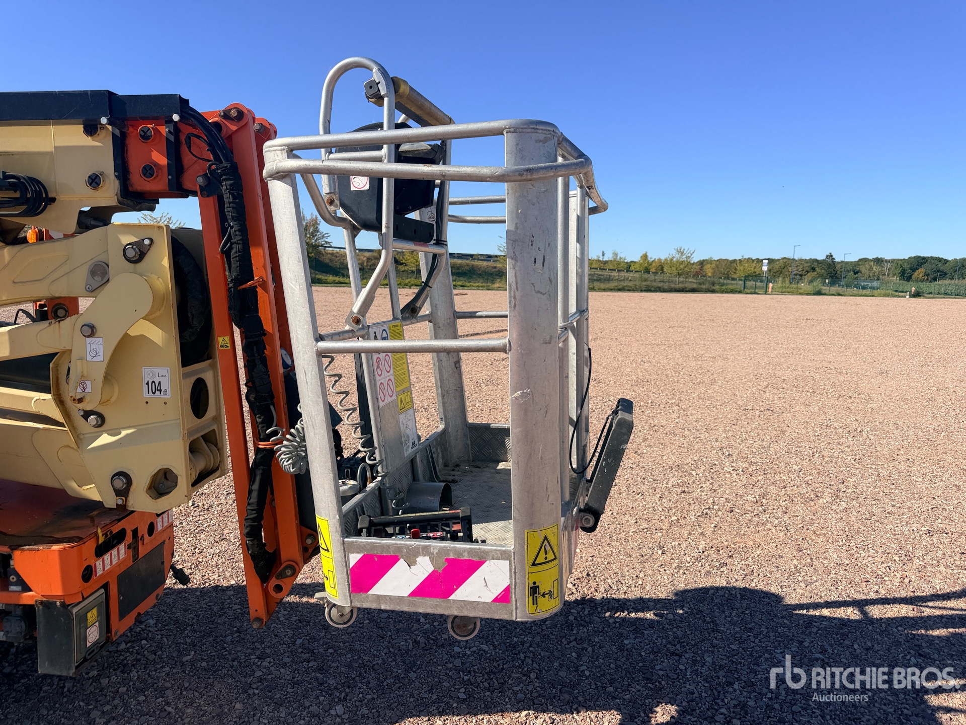 2017 JLG X20J