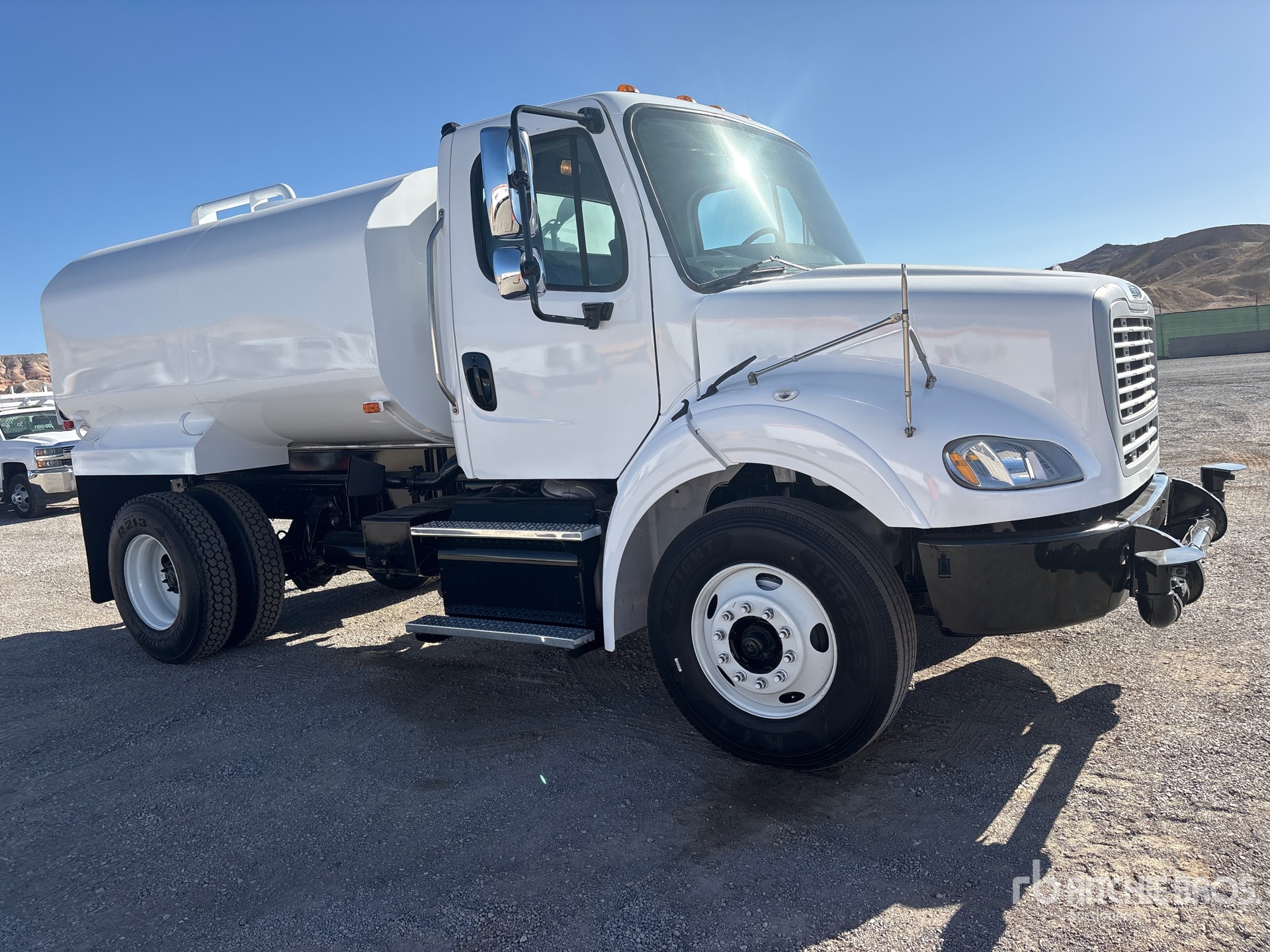 2016 Freightliner M2 112