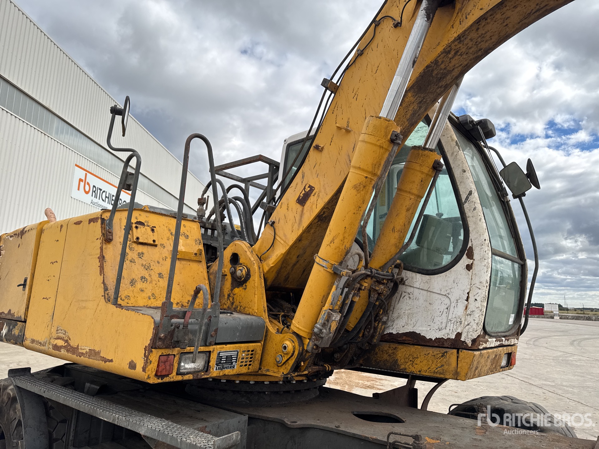 2008 Liebherr A904 C L