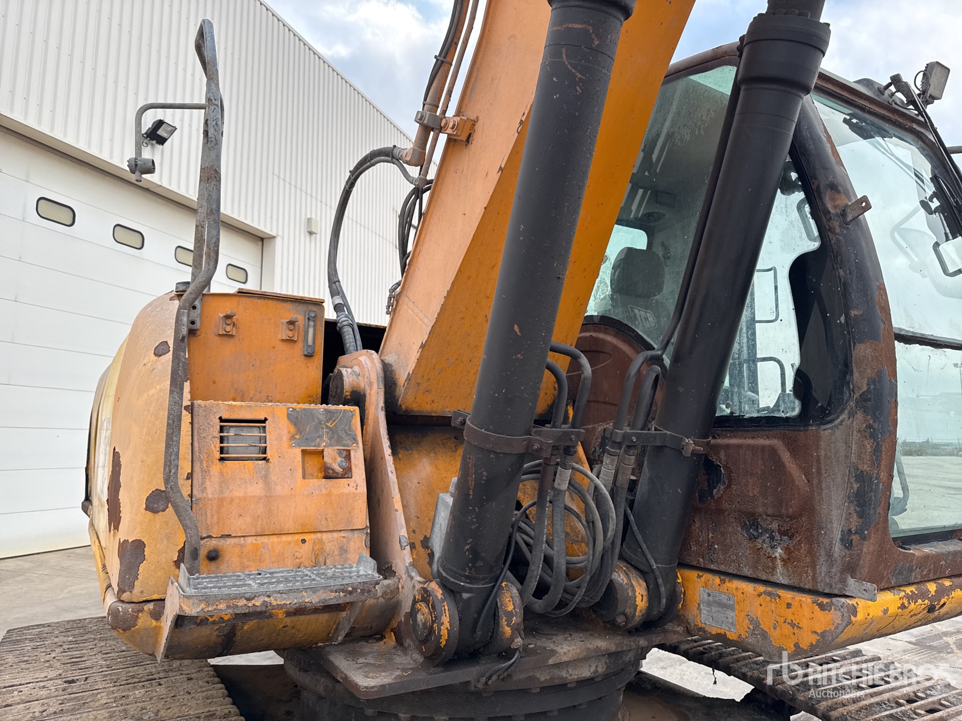2010 JCB JS240NC