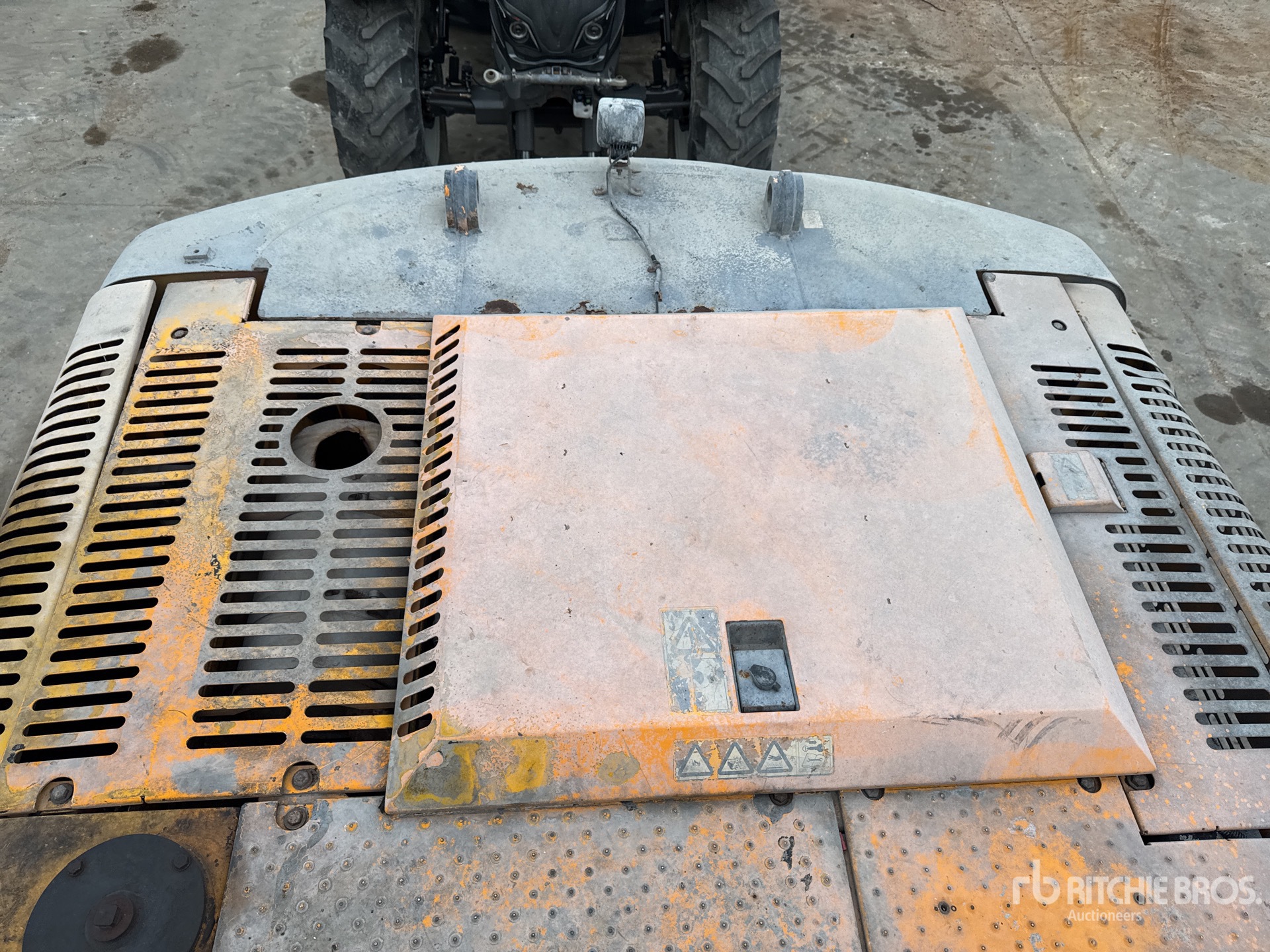 2010 JCB JS240NC
