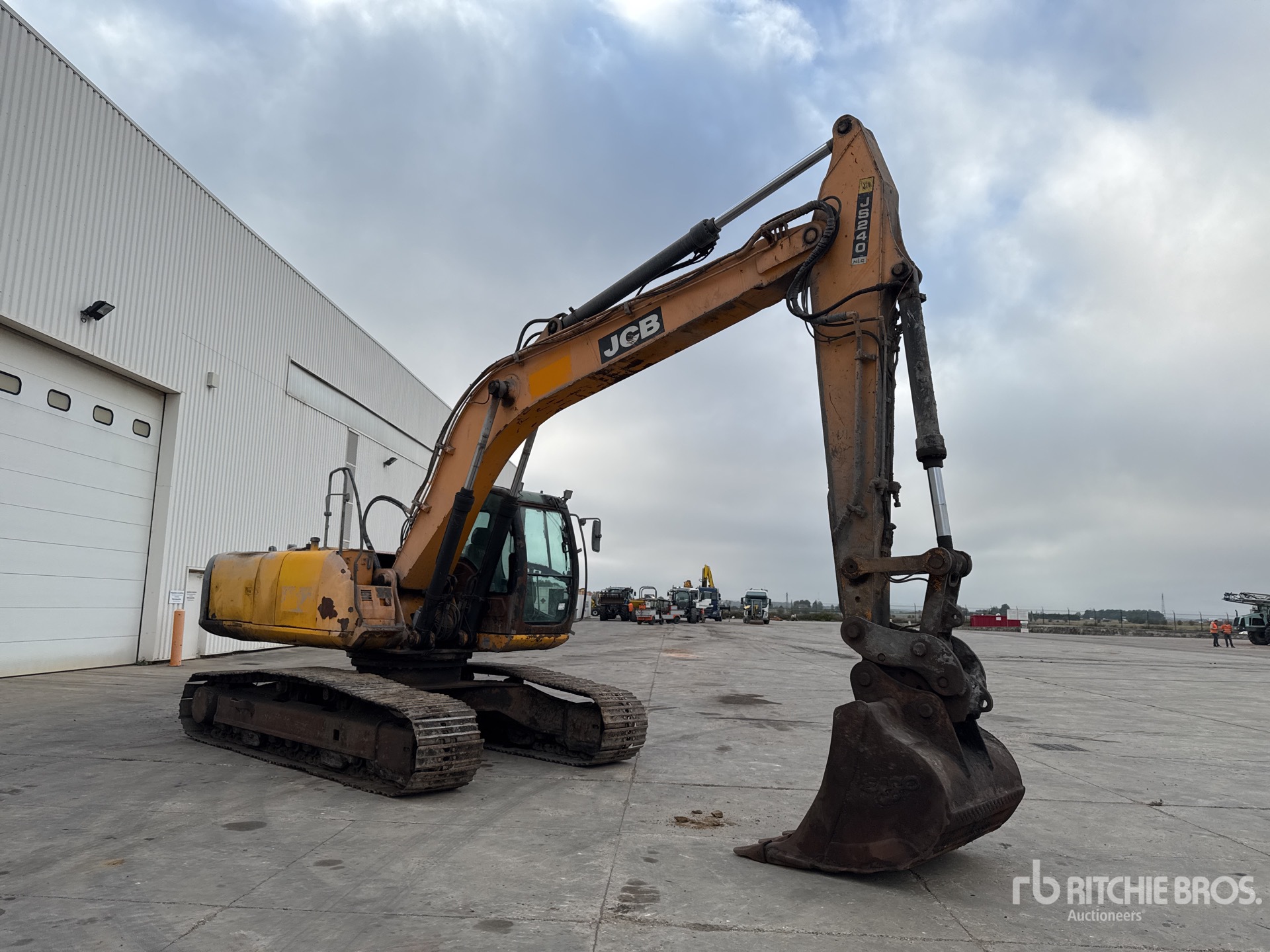2010 JCB JS240NC