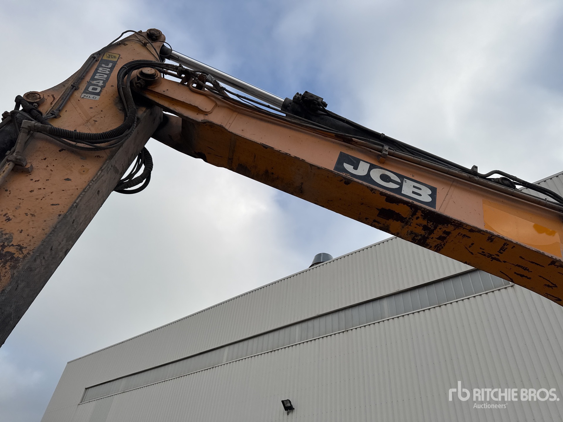 2010 JCB JS240NC
