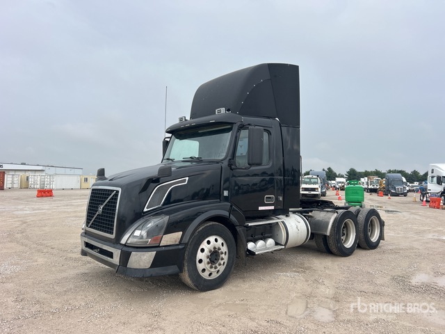 2010 Volvo VNL300 T/A Sleeper Truck Tractor