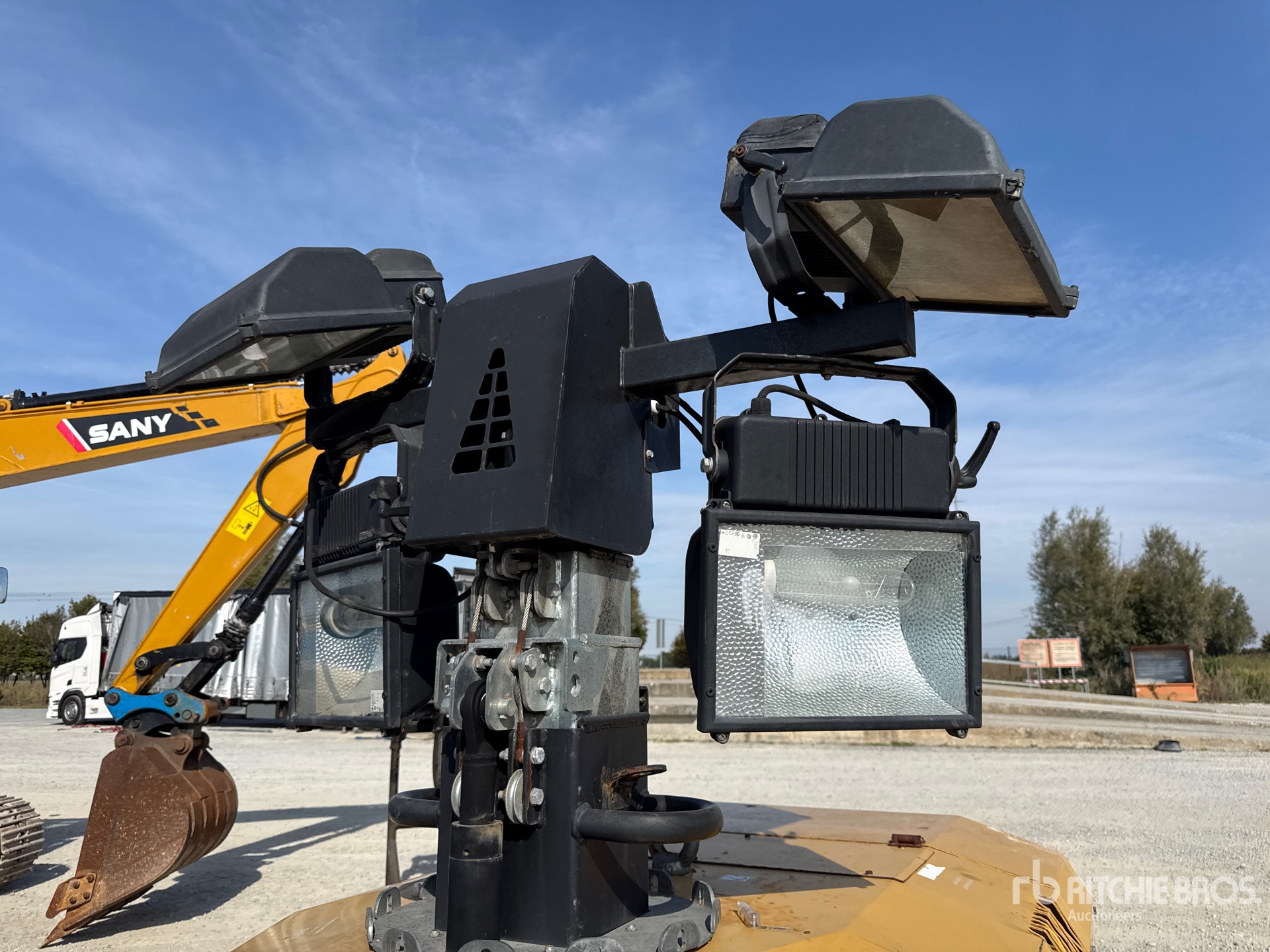 2011 Towerlight VB9JM-1279