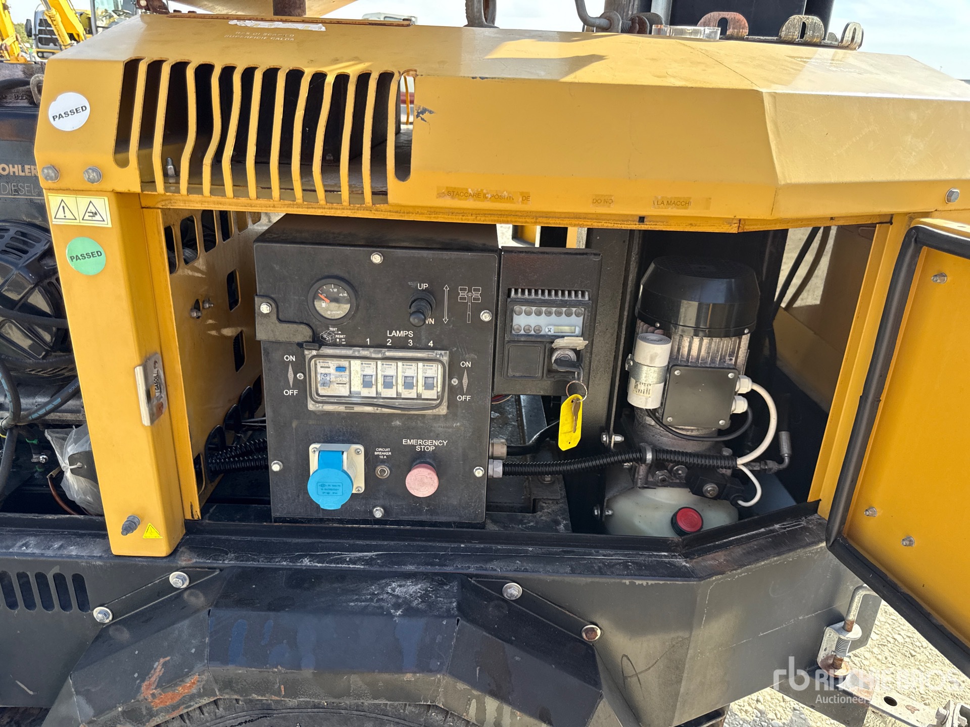 2011 Towerlight VB9JM-1279