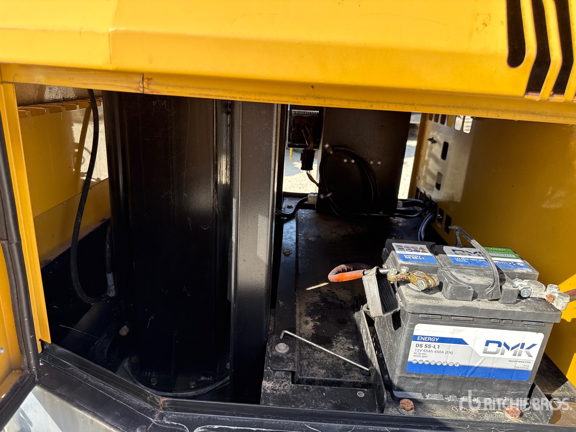 2011 Towerlight VB9JM-1279