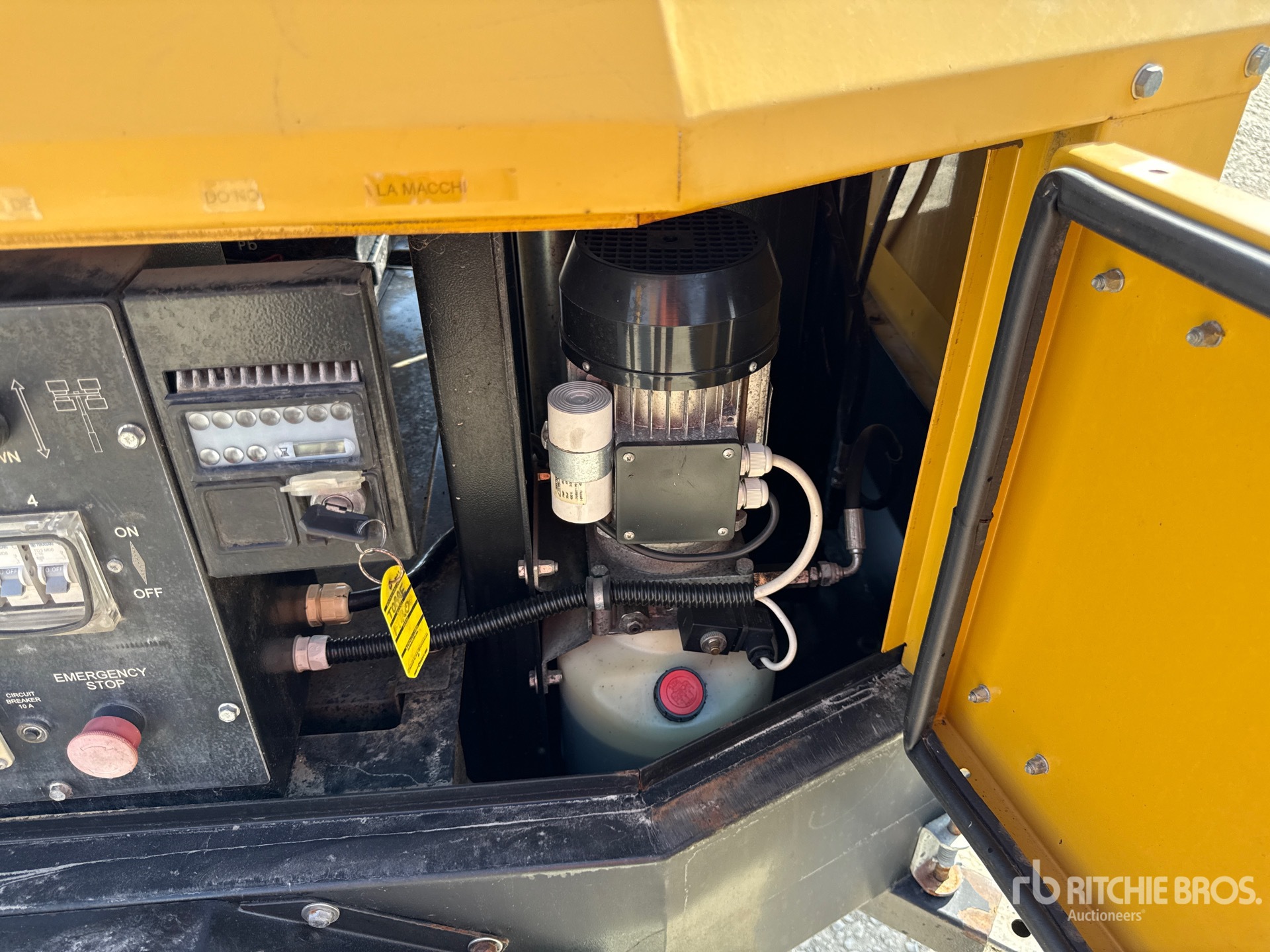 2011 Towerlight VB9JM-1279