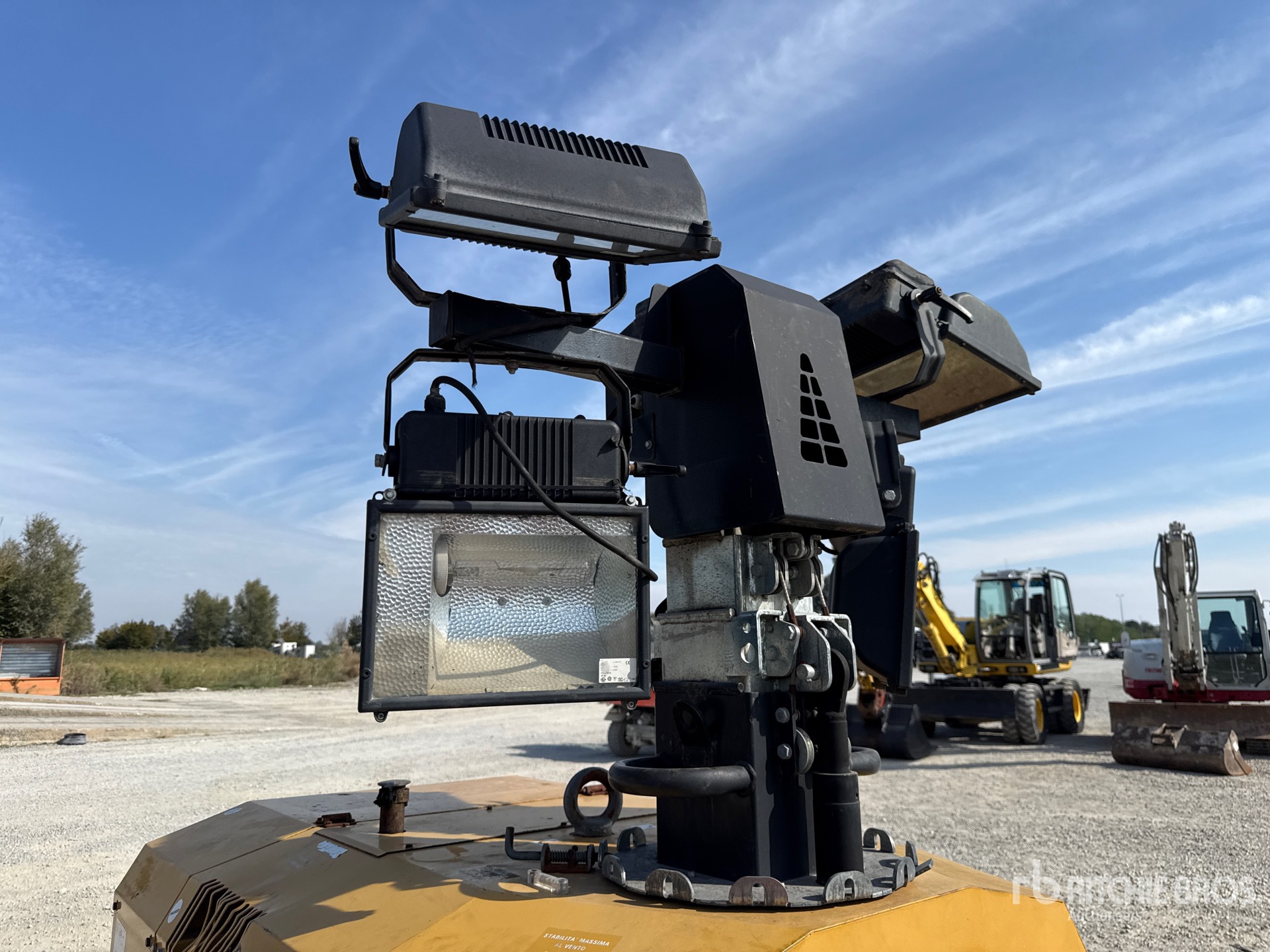 2011 Towerlight VB9JM-1279