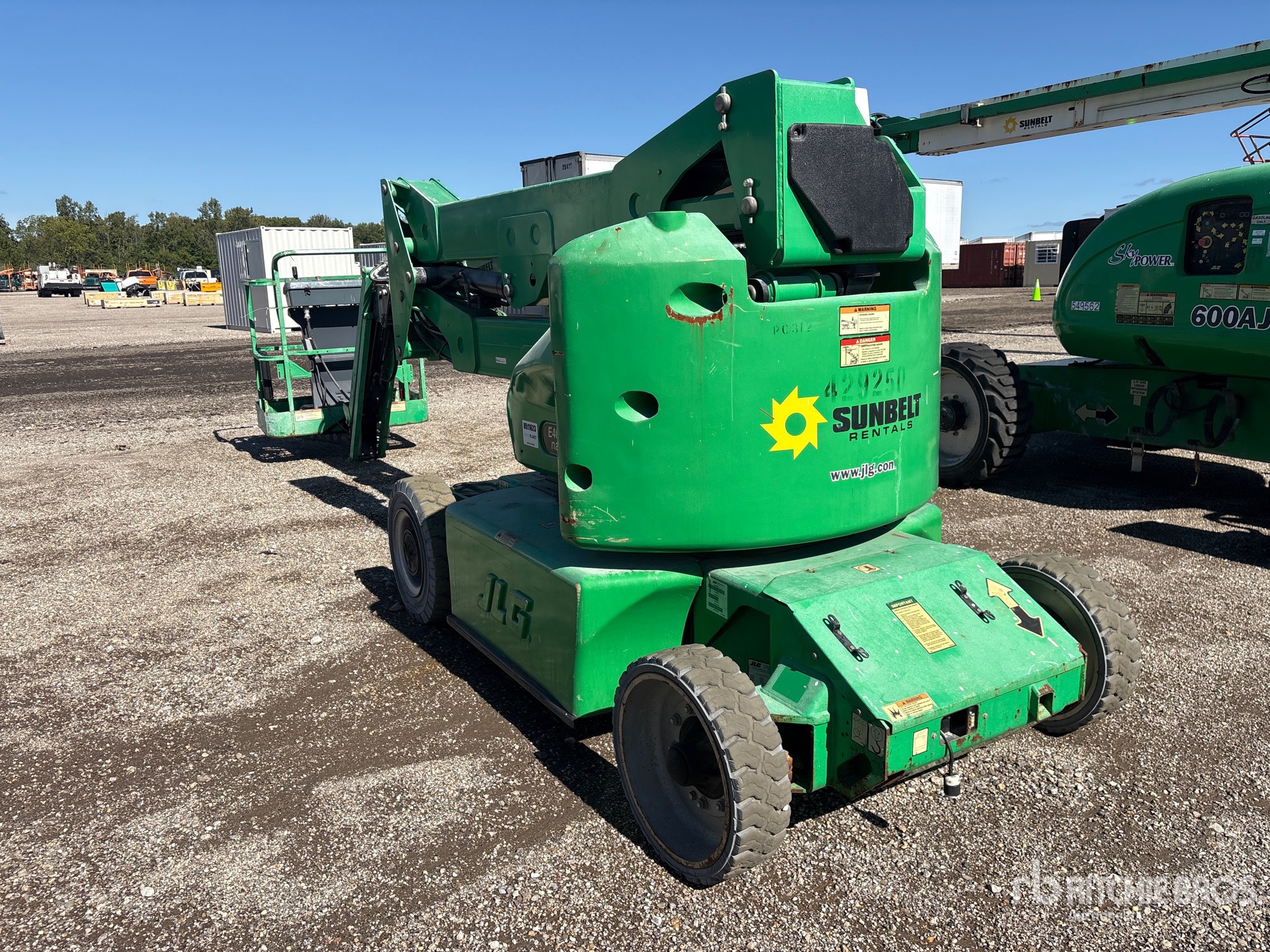2012 JLG E400AJPN