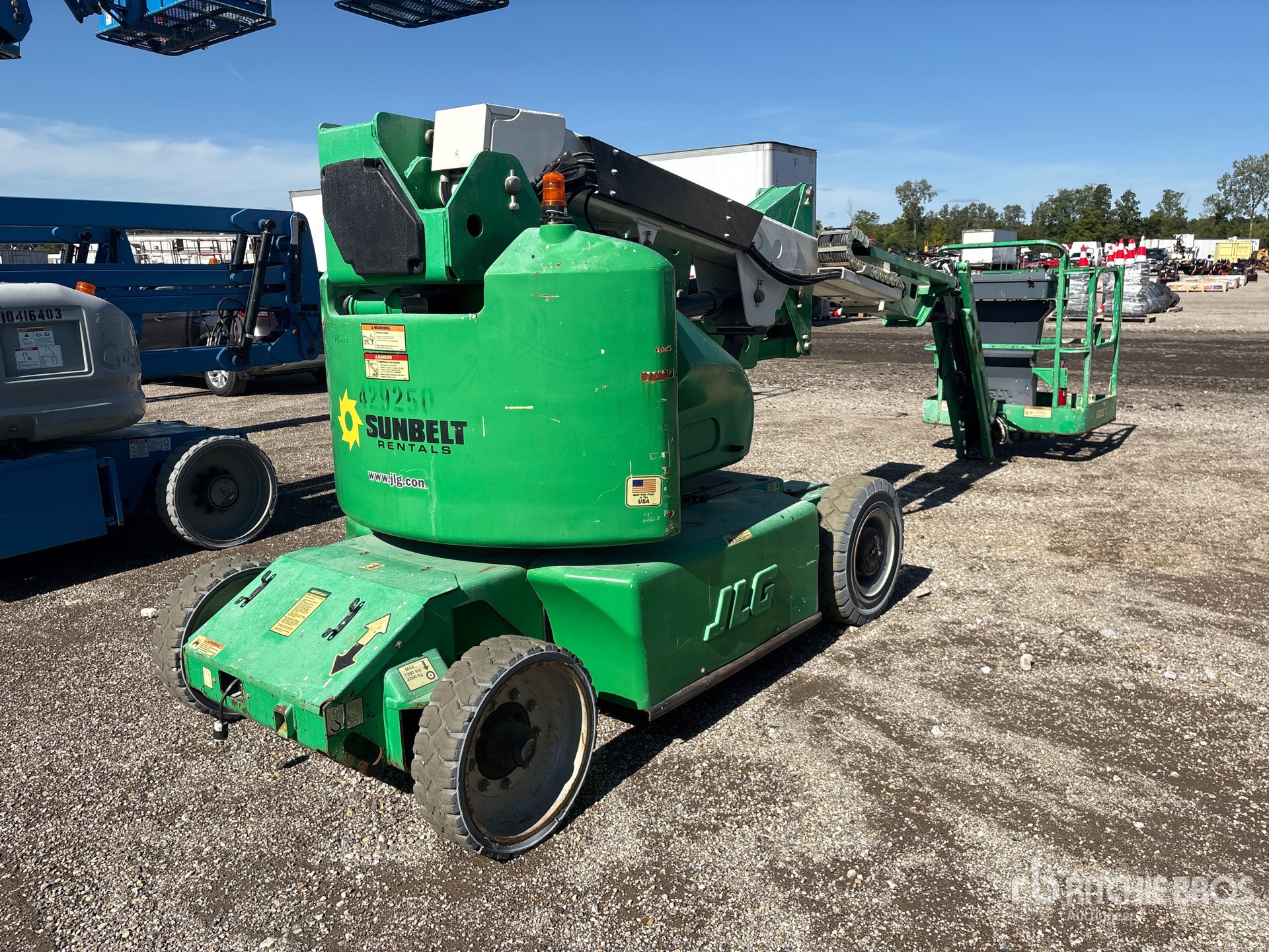 2012 JLG E400AJPN