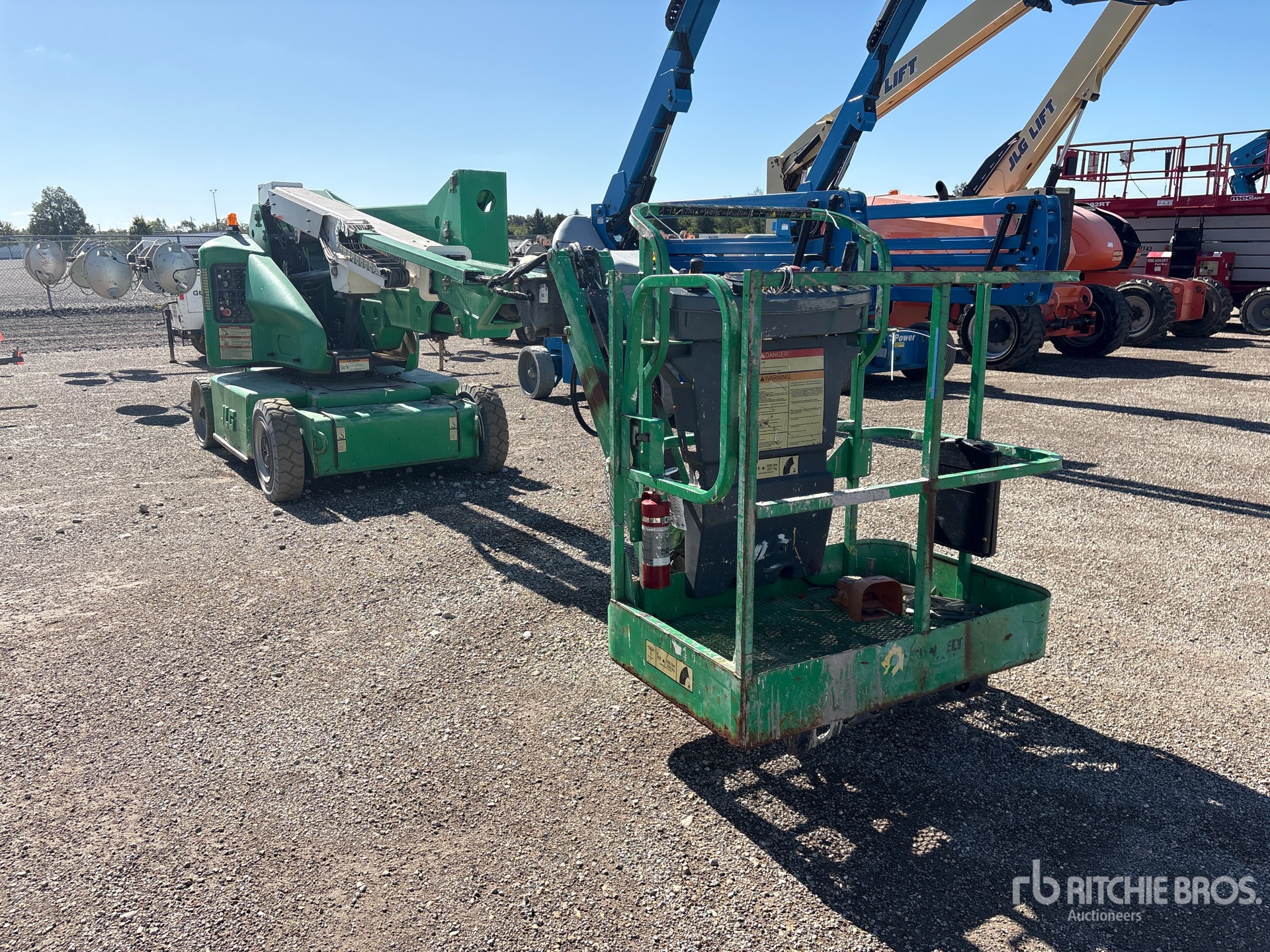 2012 JLG E400AJPN