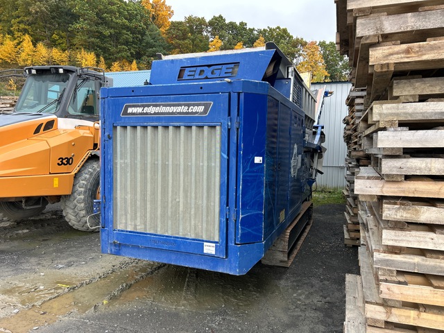 2017 Edge Slayer 54 in x Tracked Twin-shaft shredder Conveyor 2017 Edge Slayer 54 in x Tracked Twin-shaft shredder Conveyor