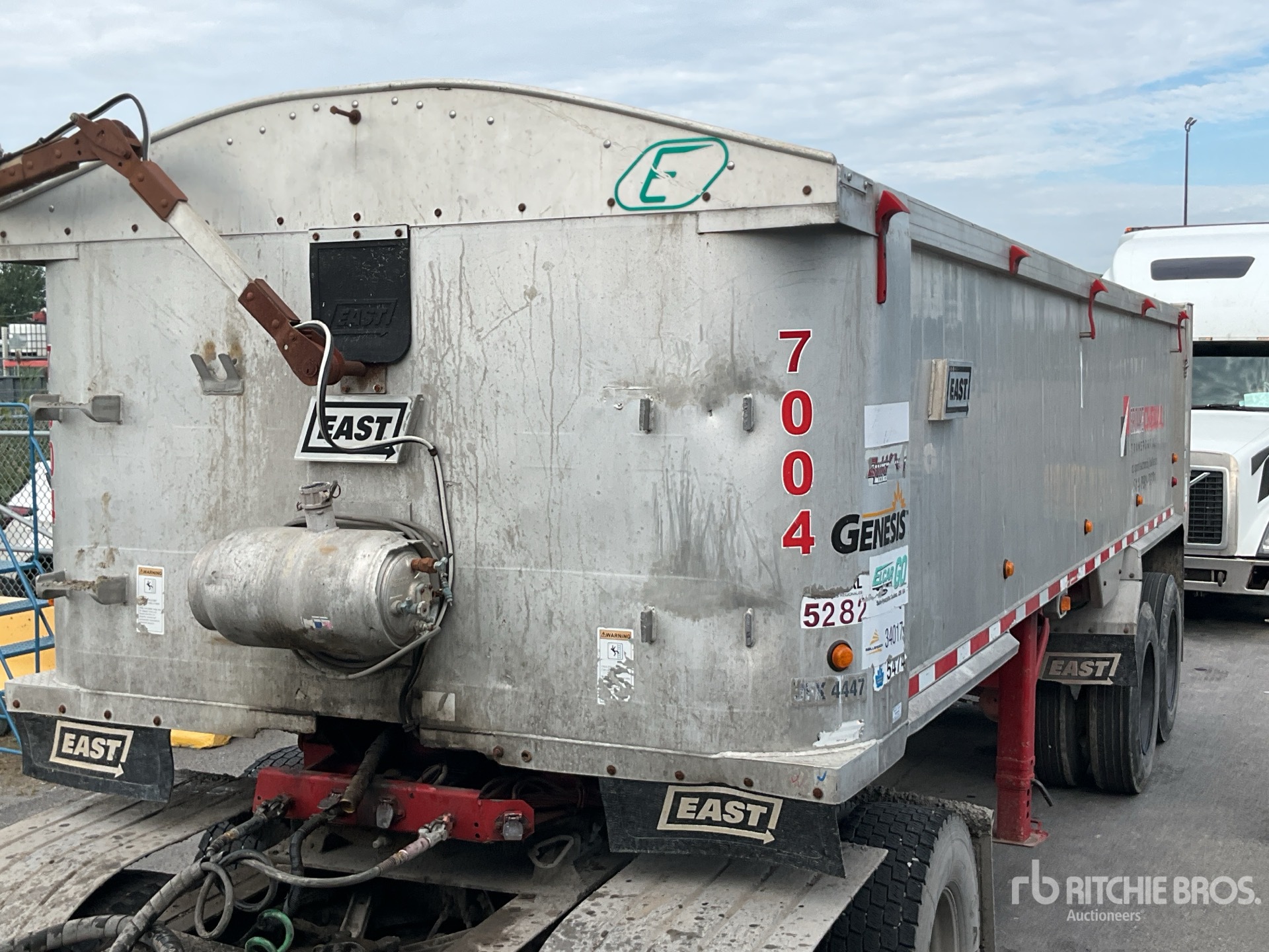 2011 East 26 ft T/A