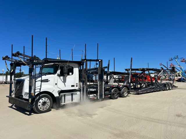 2015 Volvo VAH Car Carrier Truck