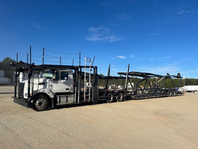 2016 Volvo VAH Car Carrier Truck