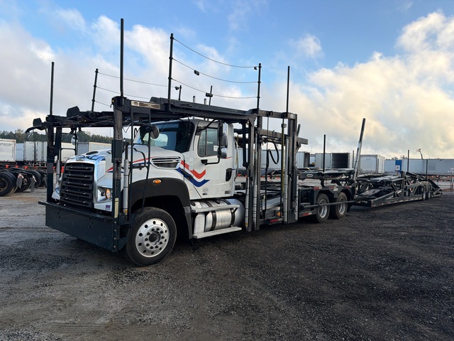 2015 Freightliner 114SD Car Carrier Truck