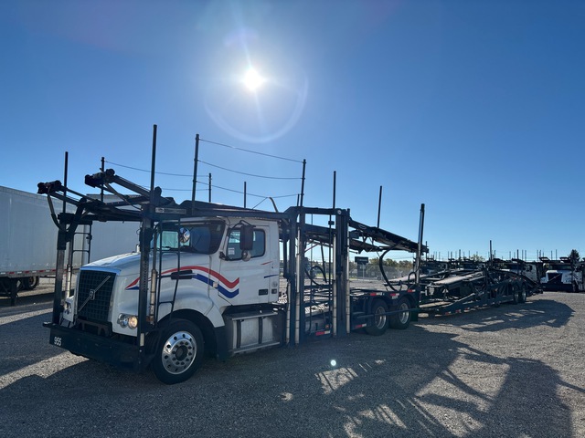 2015 Volvo VAH Car Carrier Truck