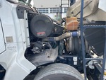 Moteur with Engine - Right Side