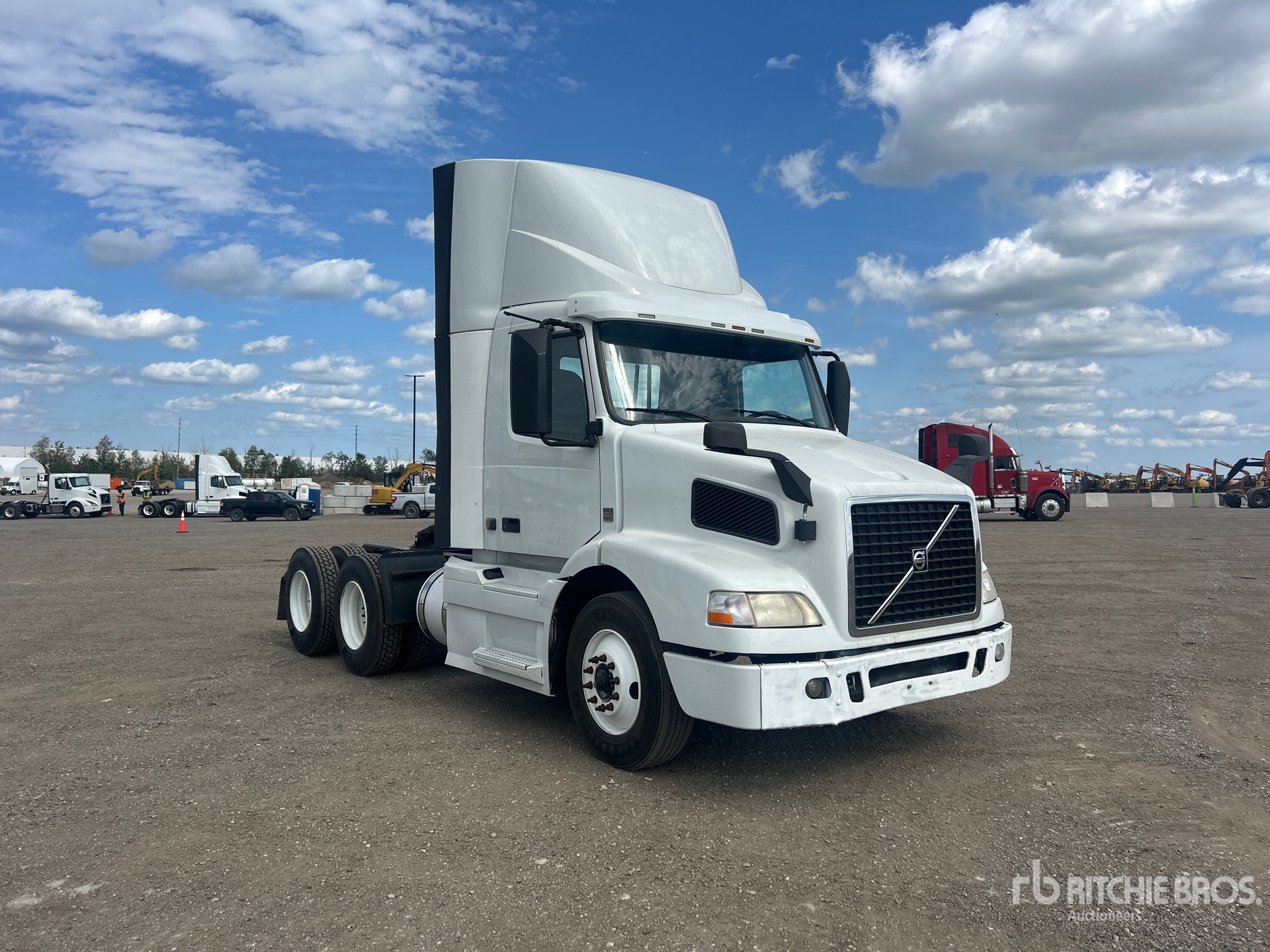 2017 Volvo VNM