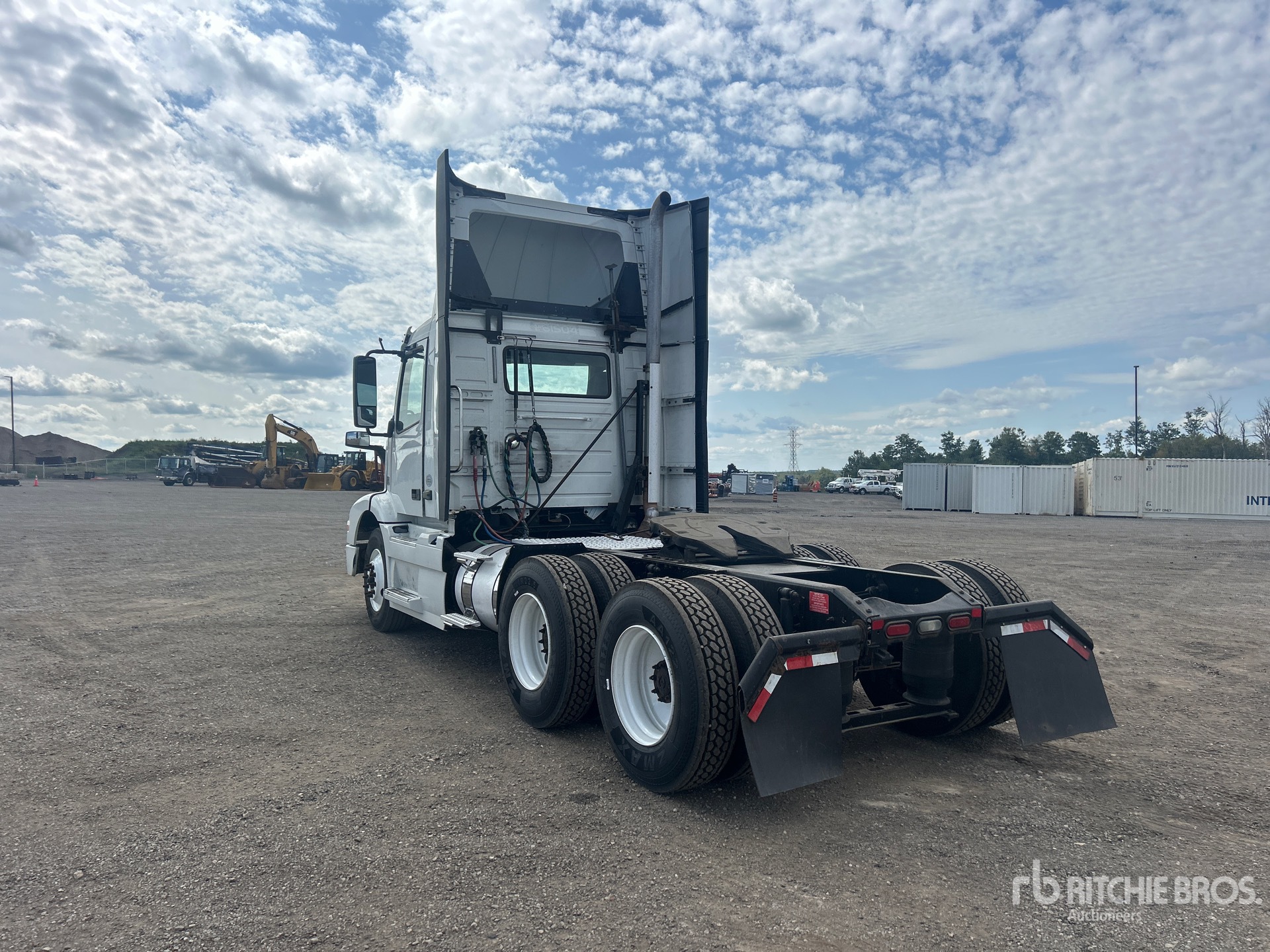 2017 Volvo VNM