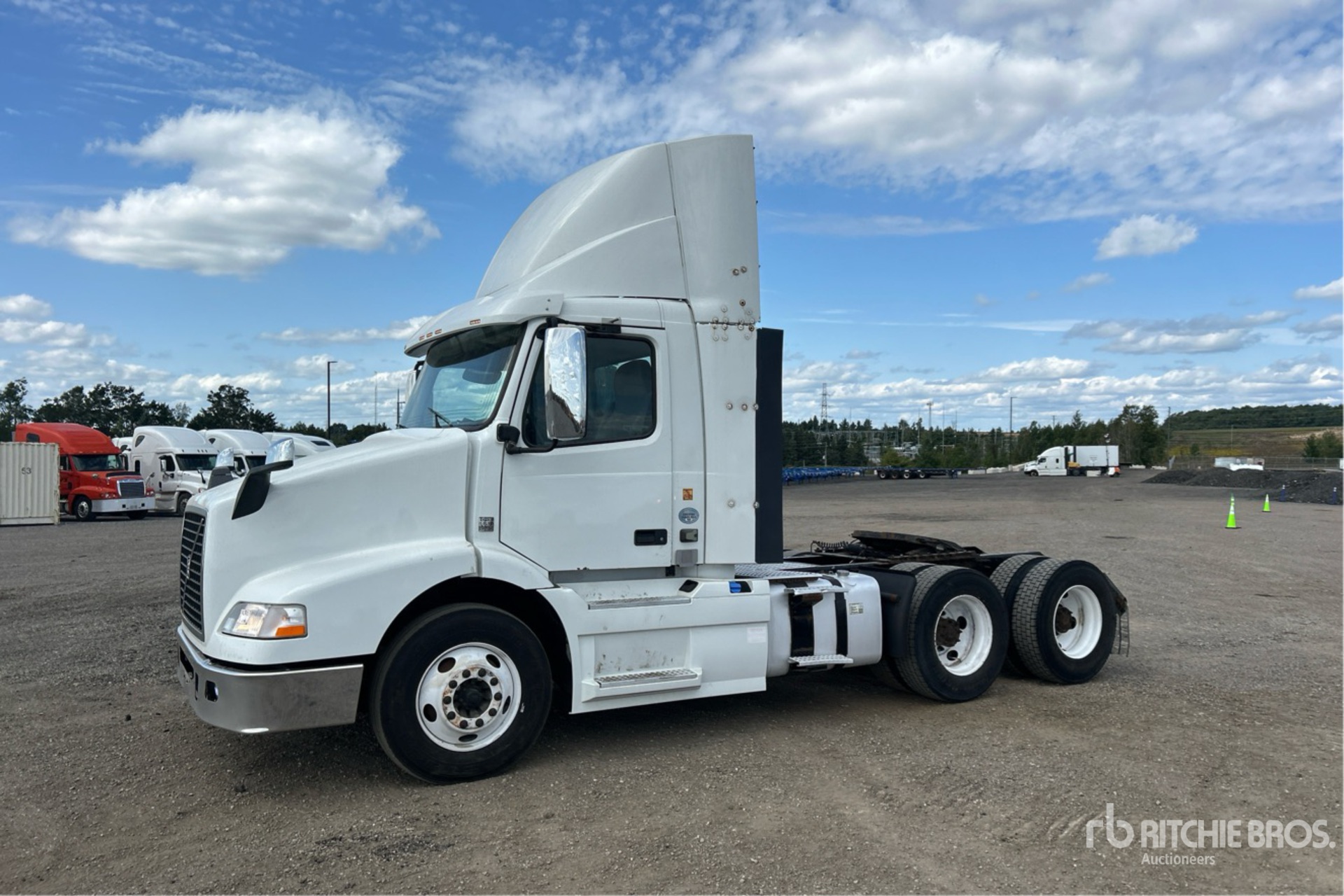 2017 Volvo VNM