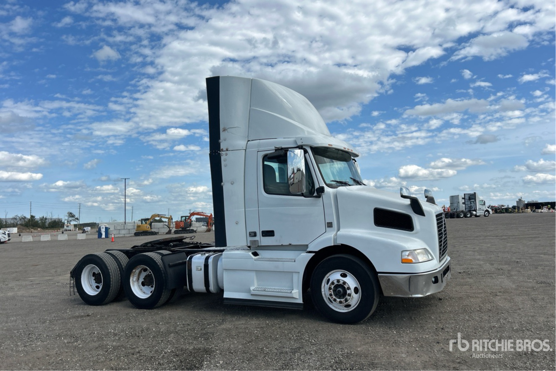 2017 Volvo VNM