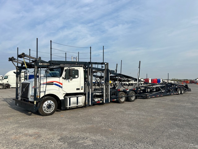 2015 Volvo VAH Car Carrier Truck