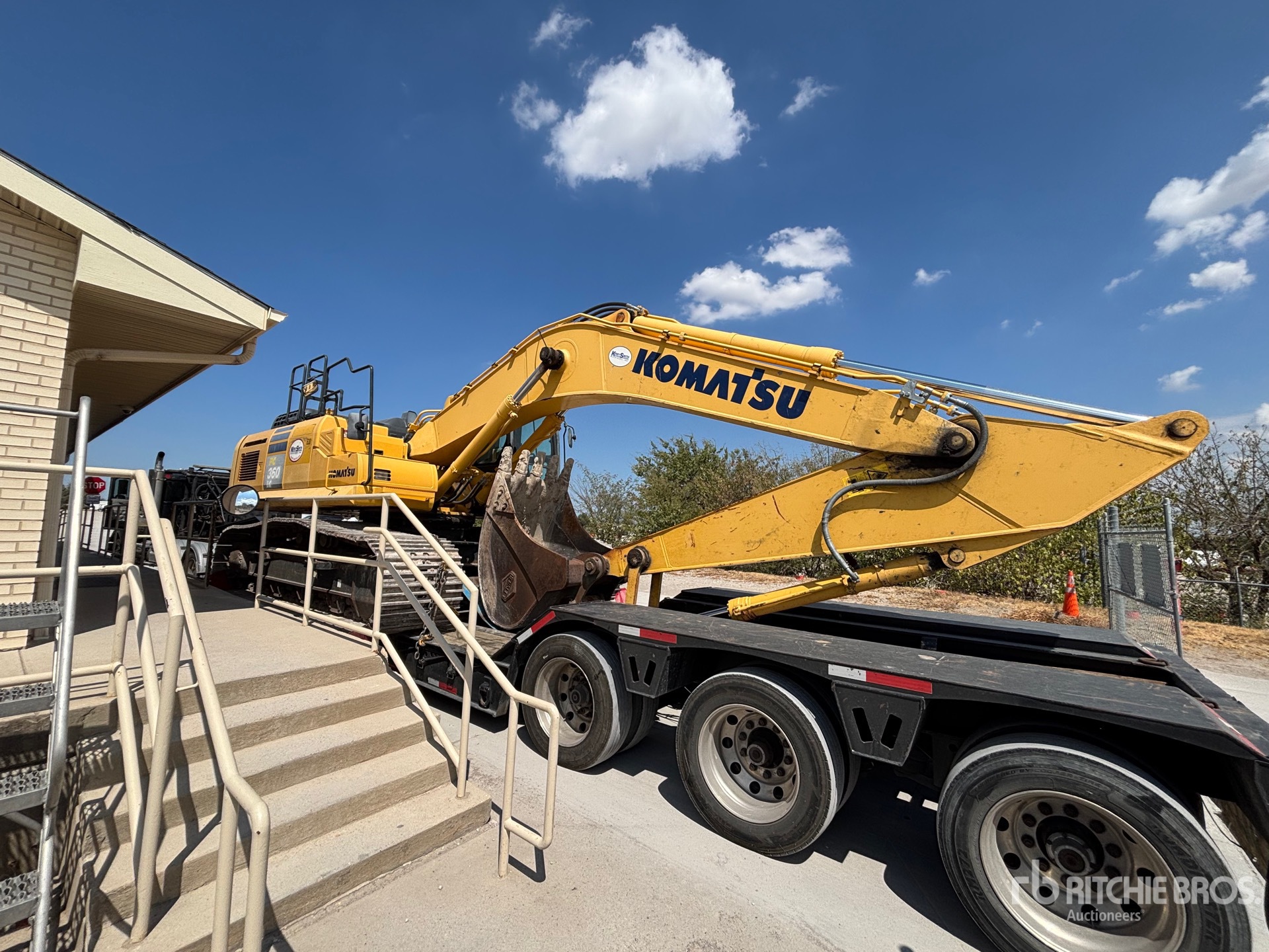 2016 Komatsu PC360LC-11