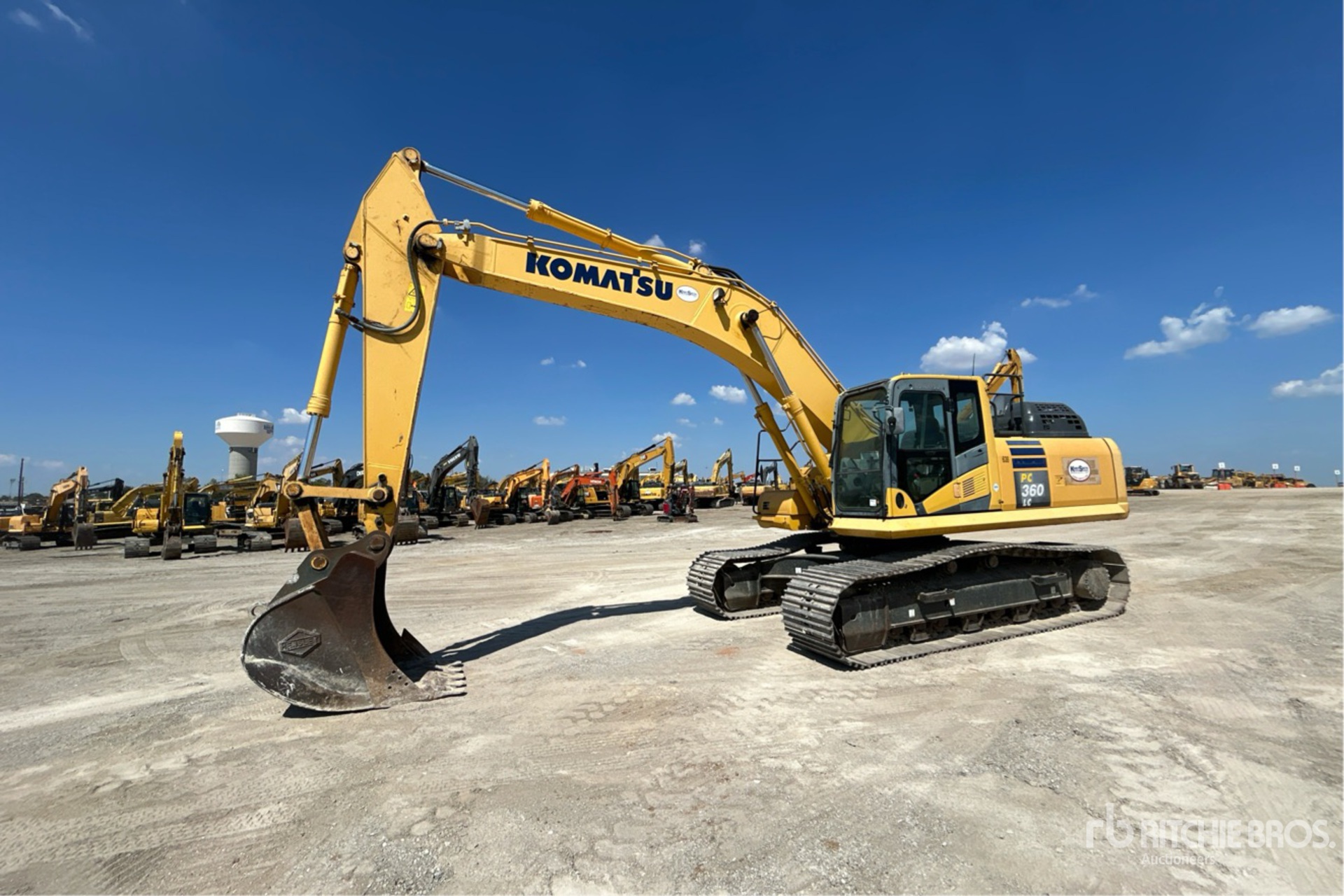 2016 Komatsu PC360LC-11