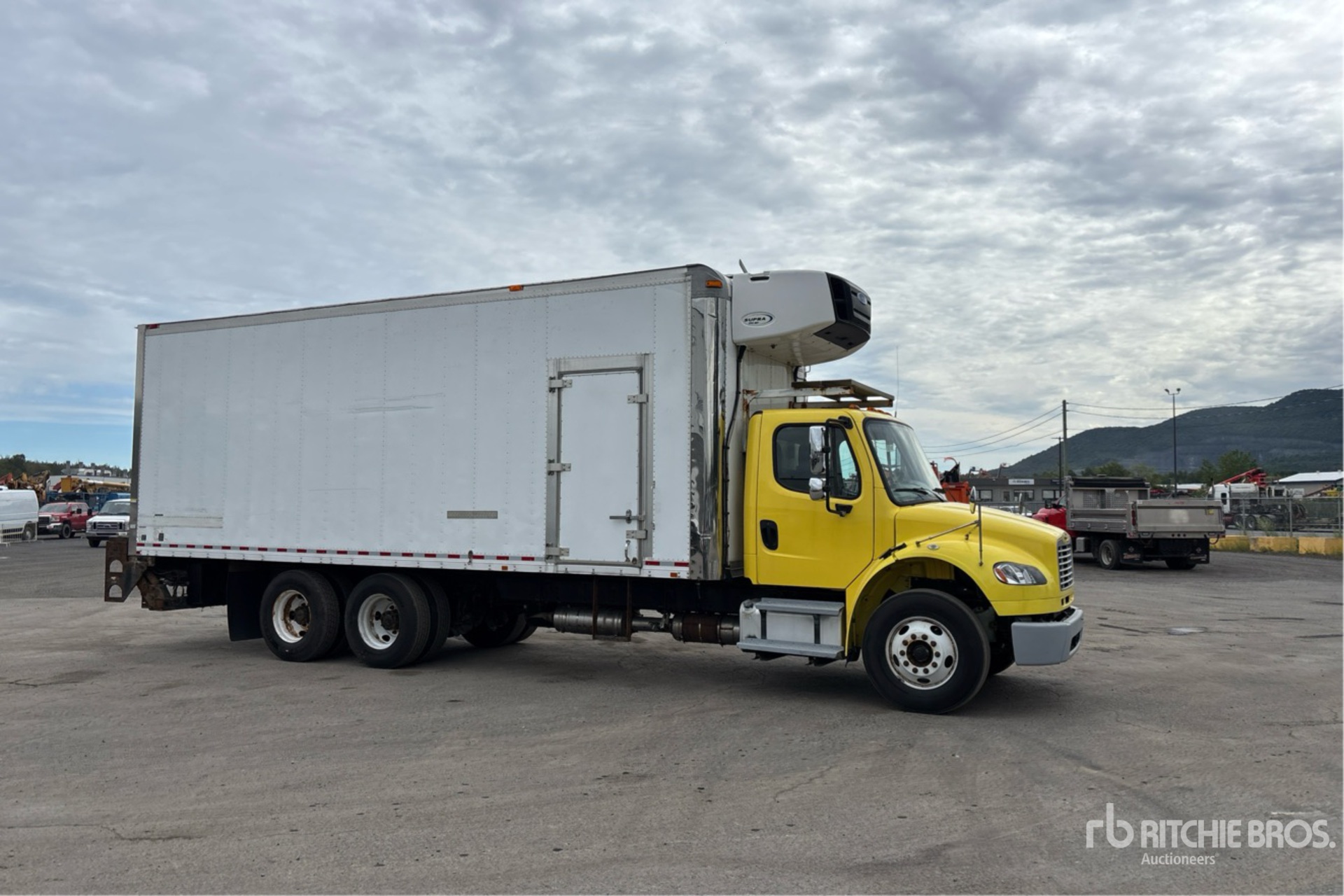2017 Freightliner M2 106