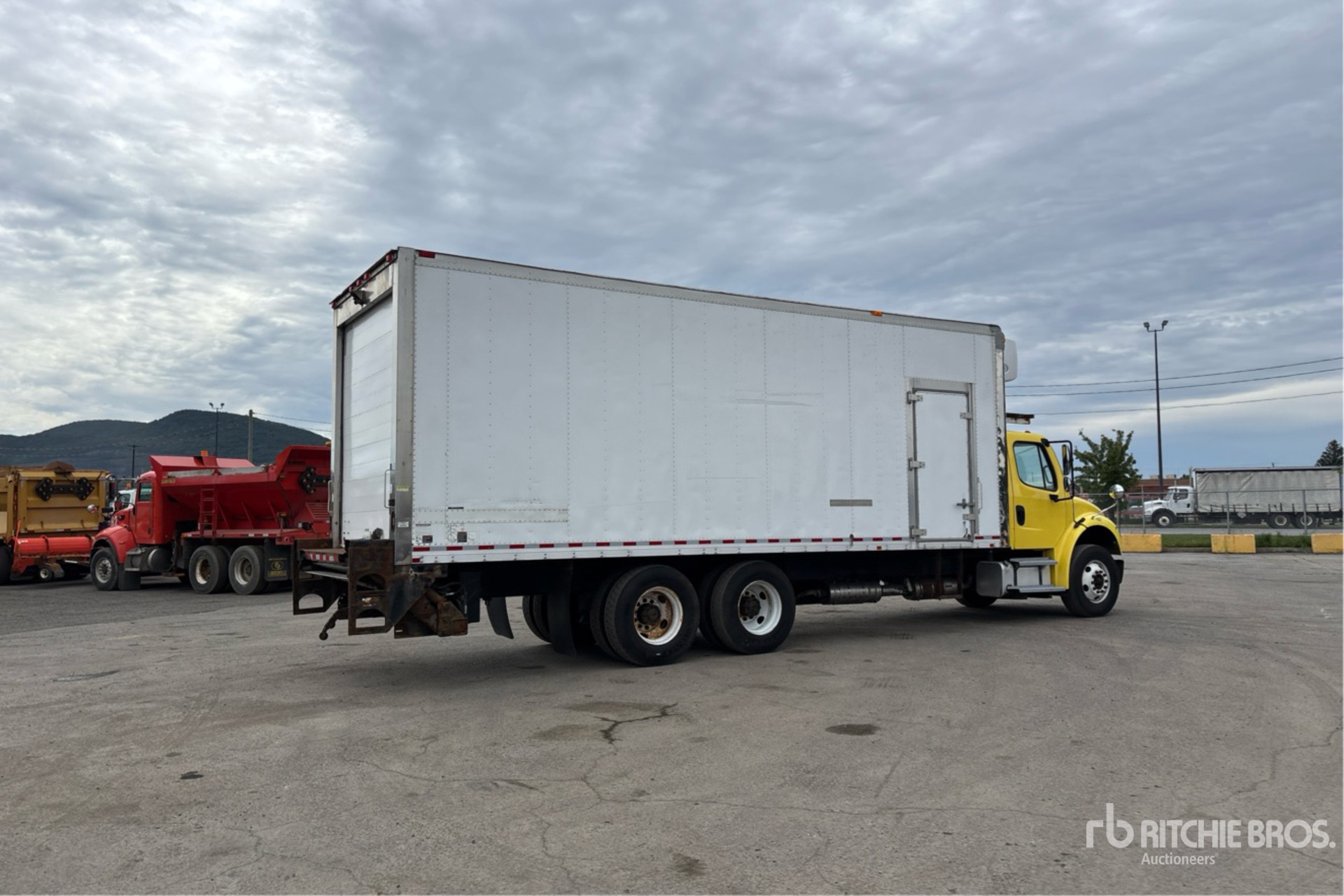 2017 Freightliner M2 106